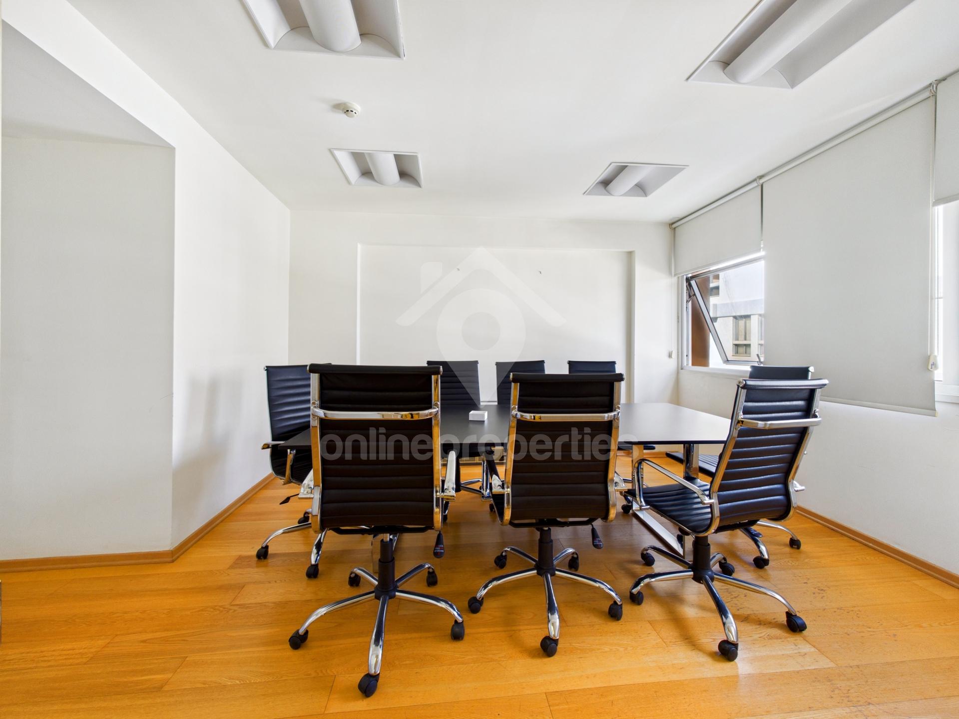 To change image, hover mouse over thumbnails below