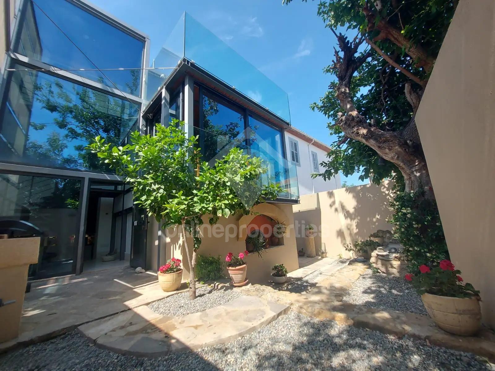 To change image, hover mouse over thumbnails below