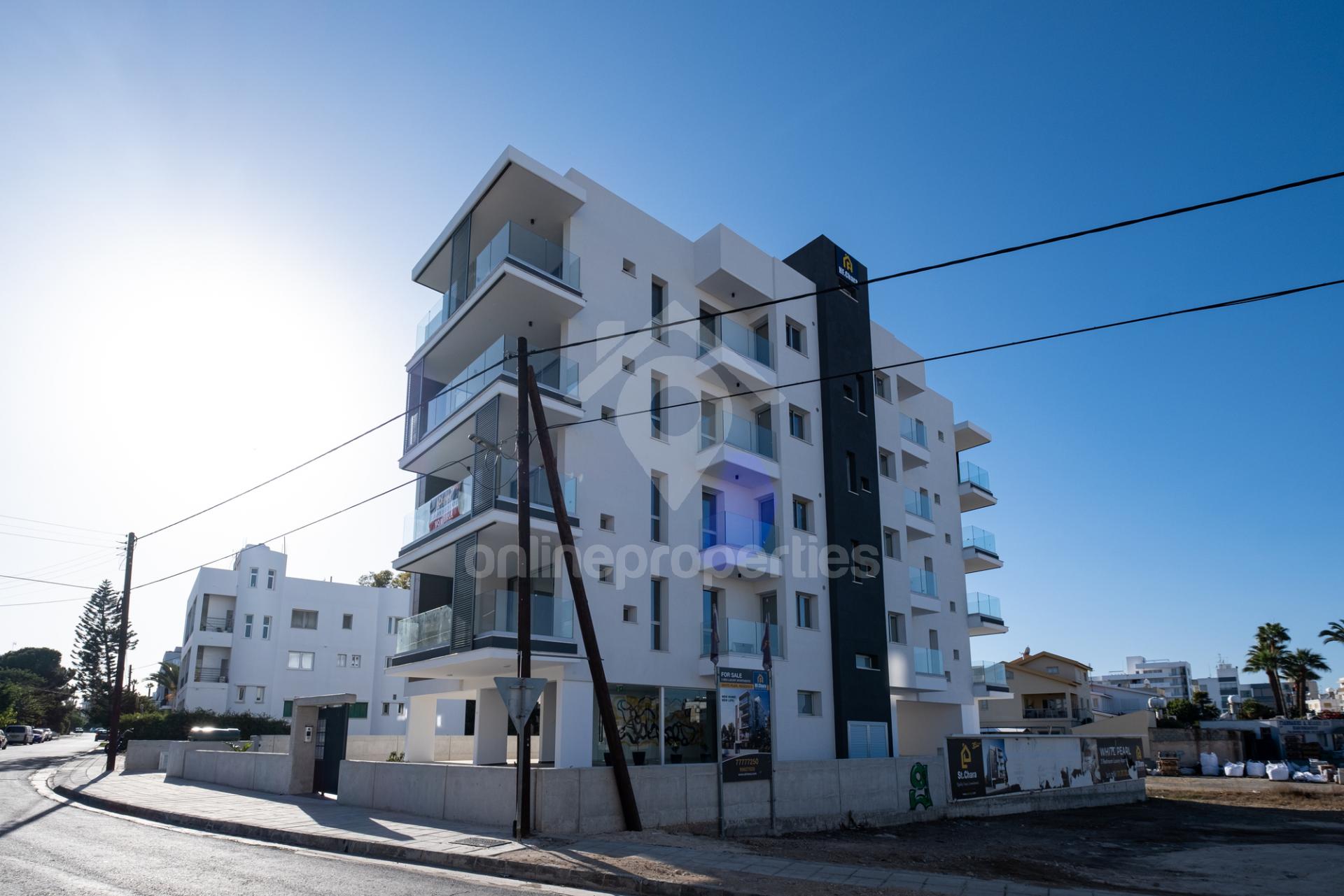 To change image, hover mouse over thumbnails below