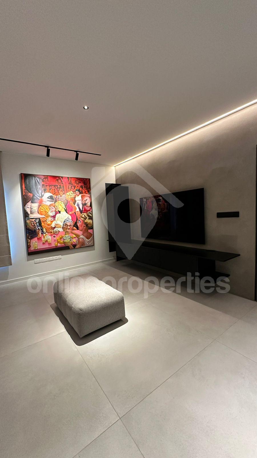 To change image, hover mouse over thumbnails below