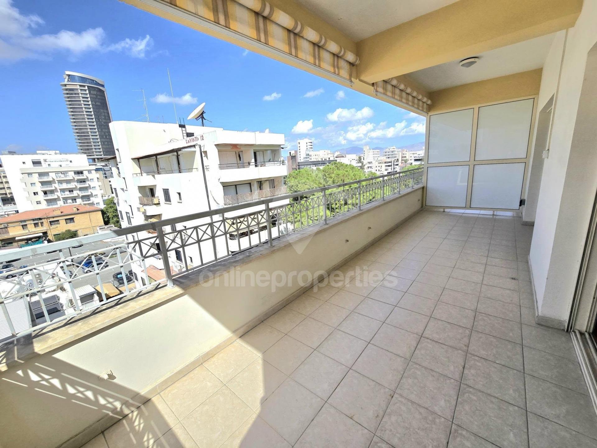 To change image, hover mouse over thumbnails below