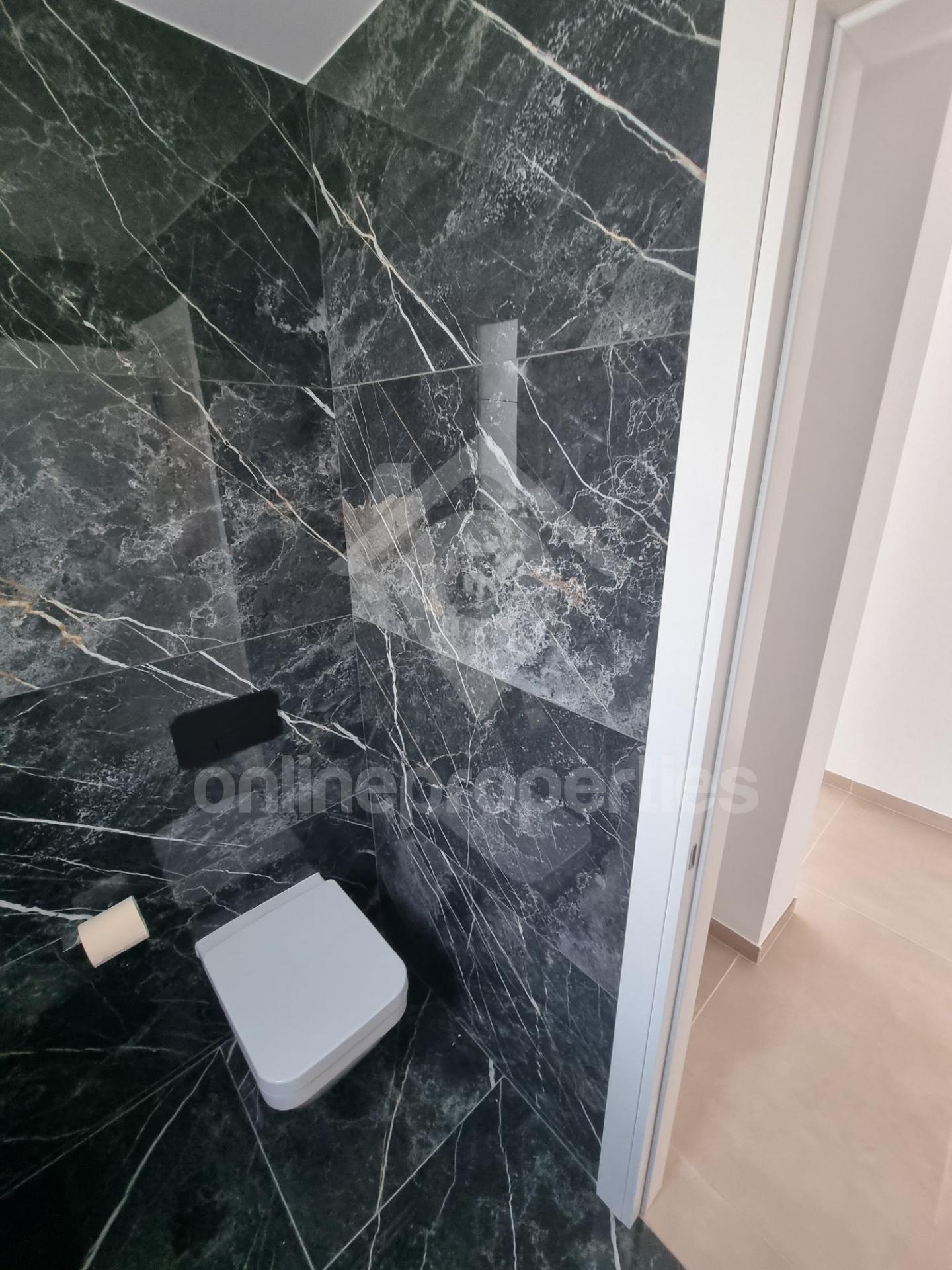 To change image, hover mouse over thumbnails below