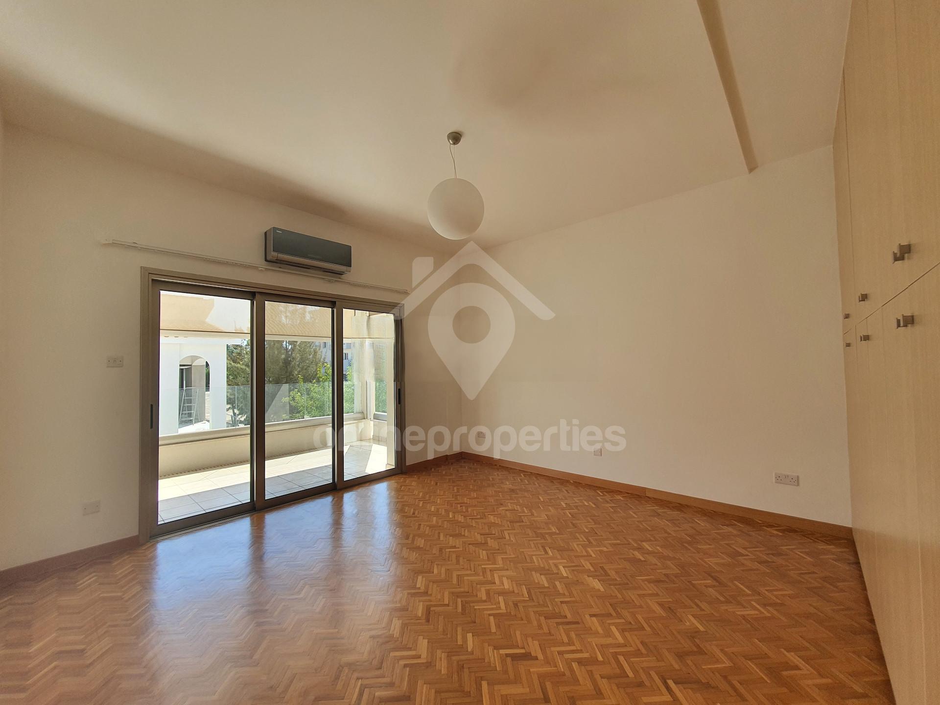 To change image, hover mouse over thumbnails below