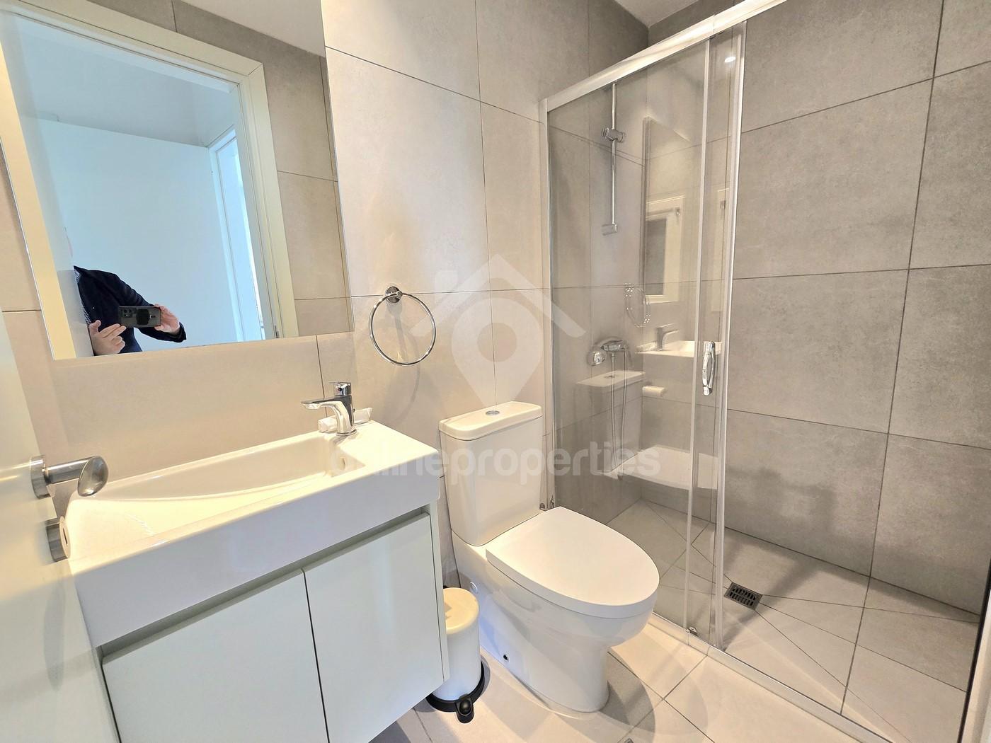 To change image, hover mouse over thumbnails below