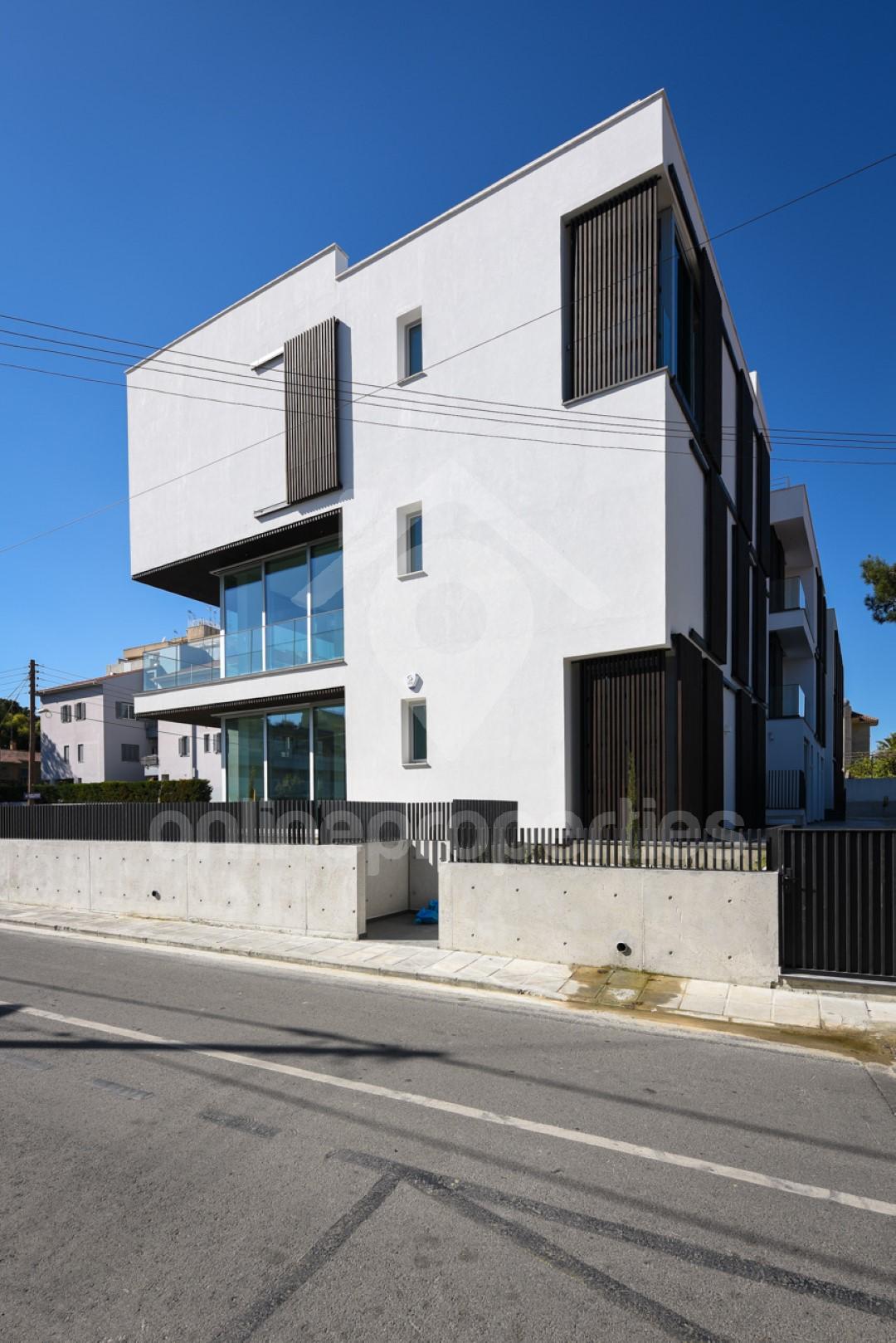 To change image, hover mouse over thumbnails below