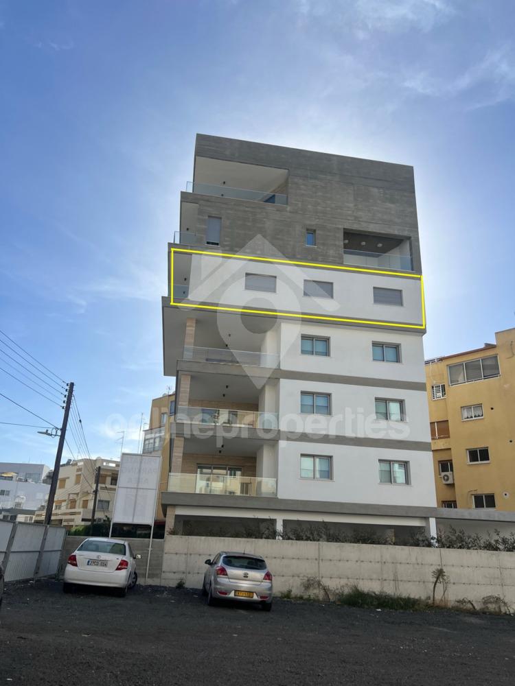 To change image, hover mouse over thumbnails below