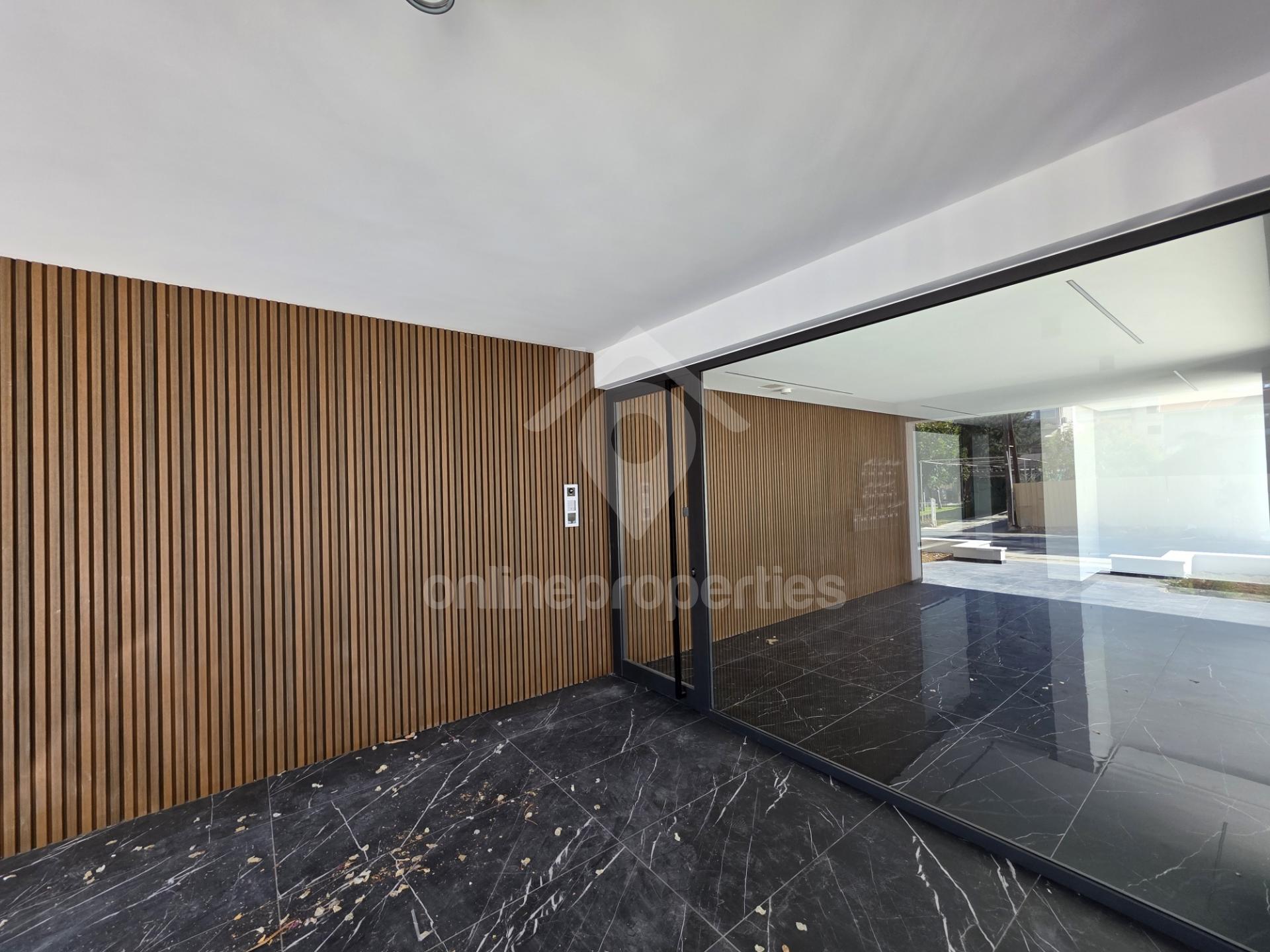 To change image, hover mouse over thumbnails below