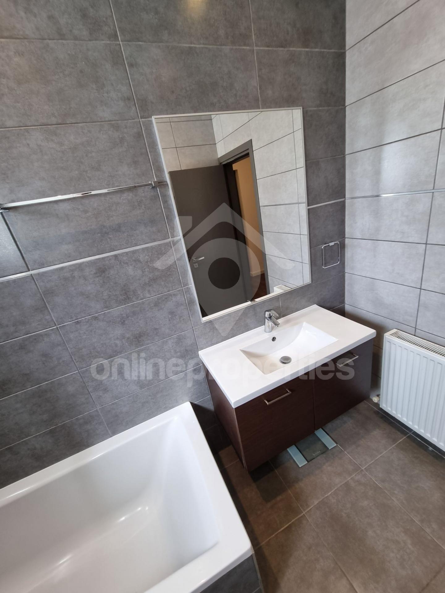 To change image, hover mouse over thumbnails below