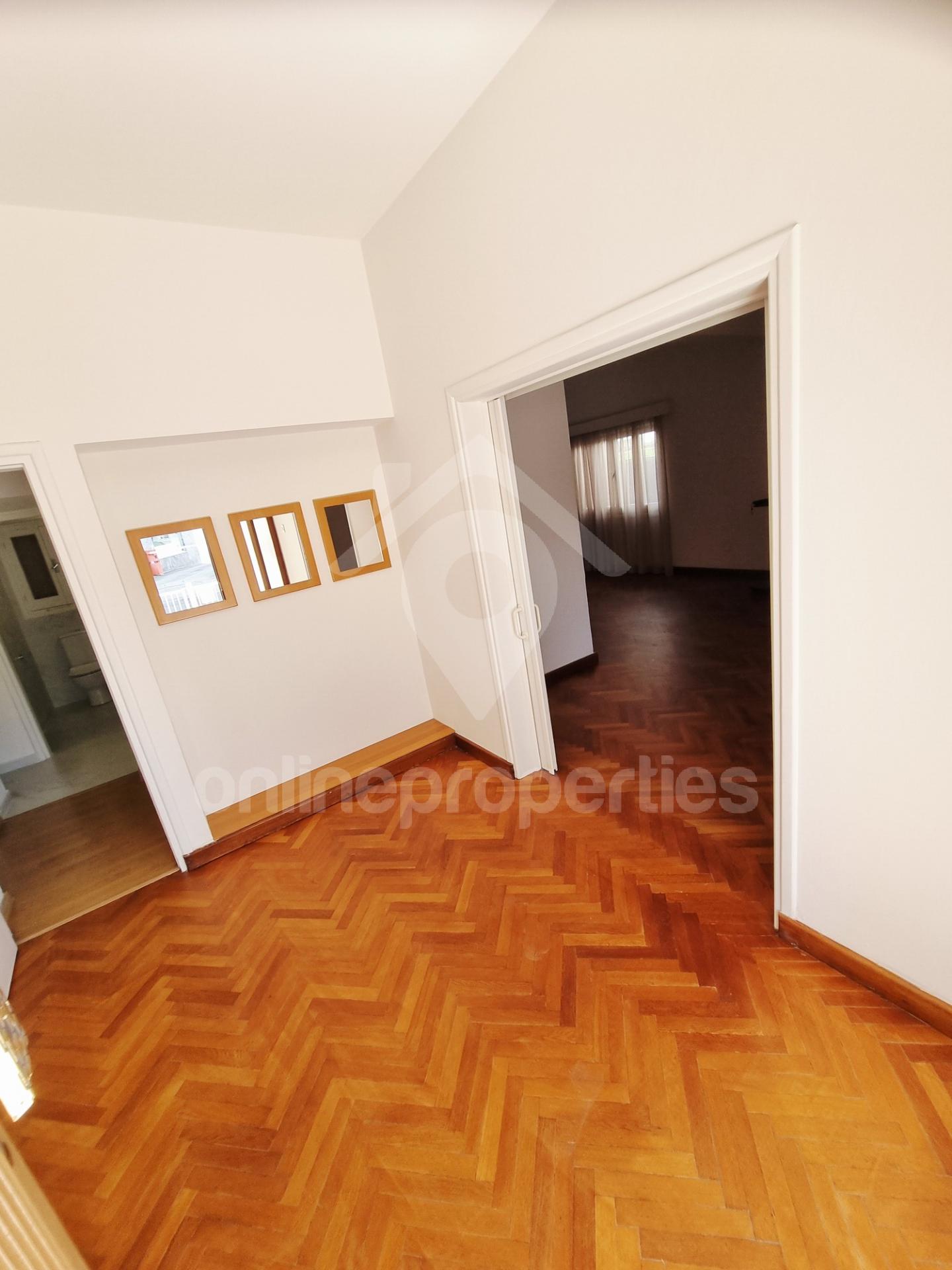 To change image, hover mouse over thumbnails below