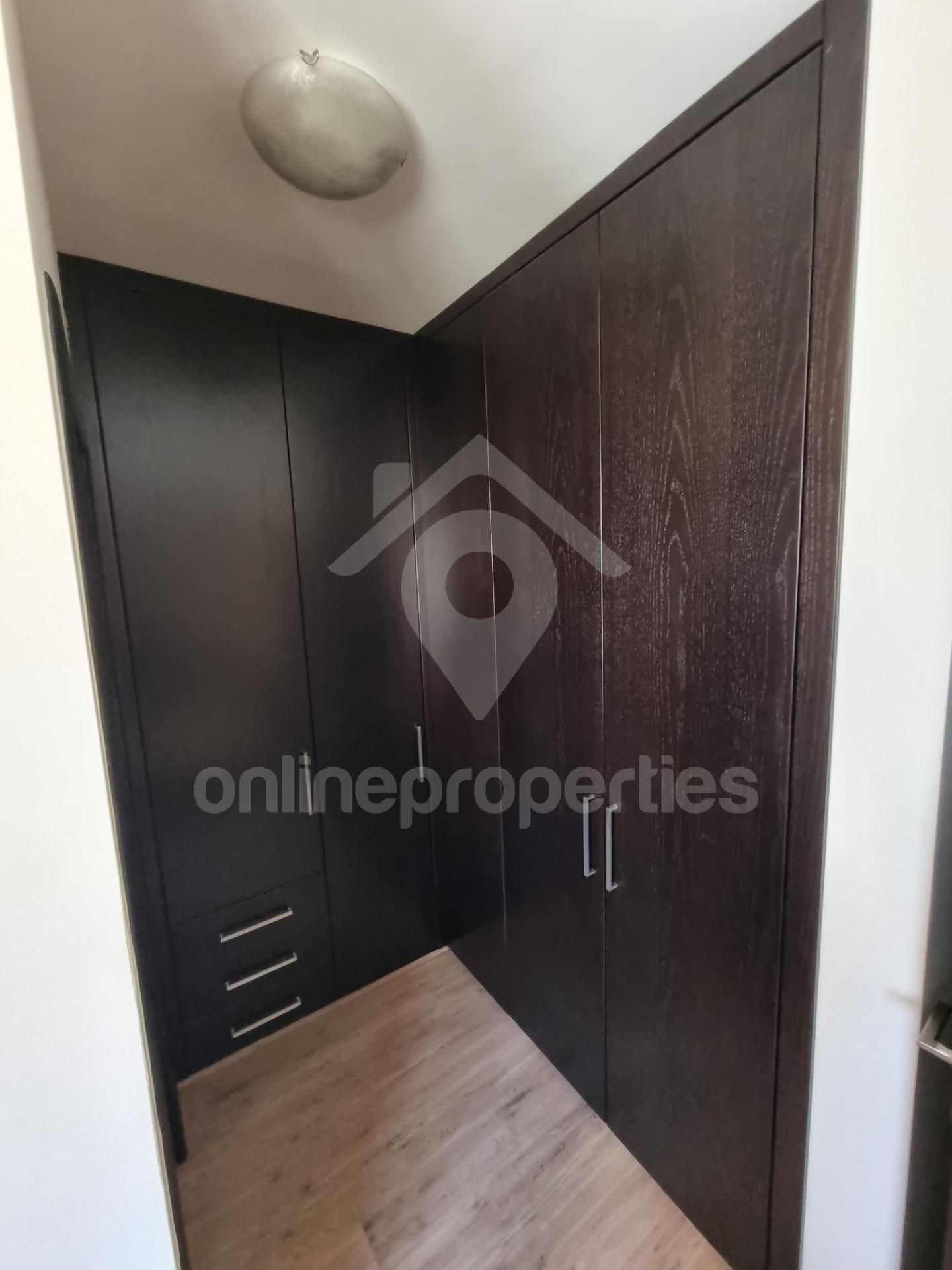 To change image, hover mouse over thumbnails below