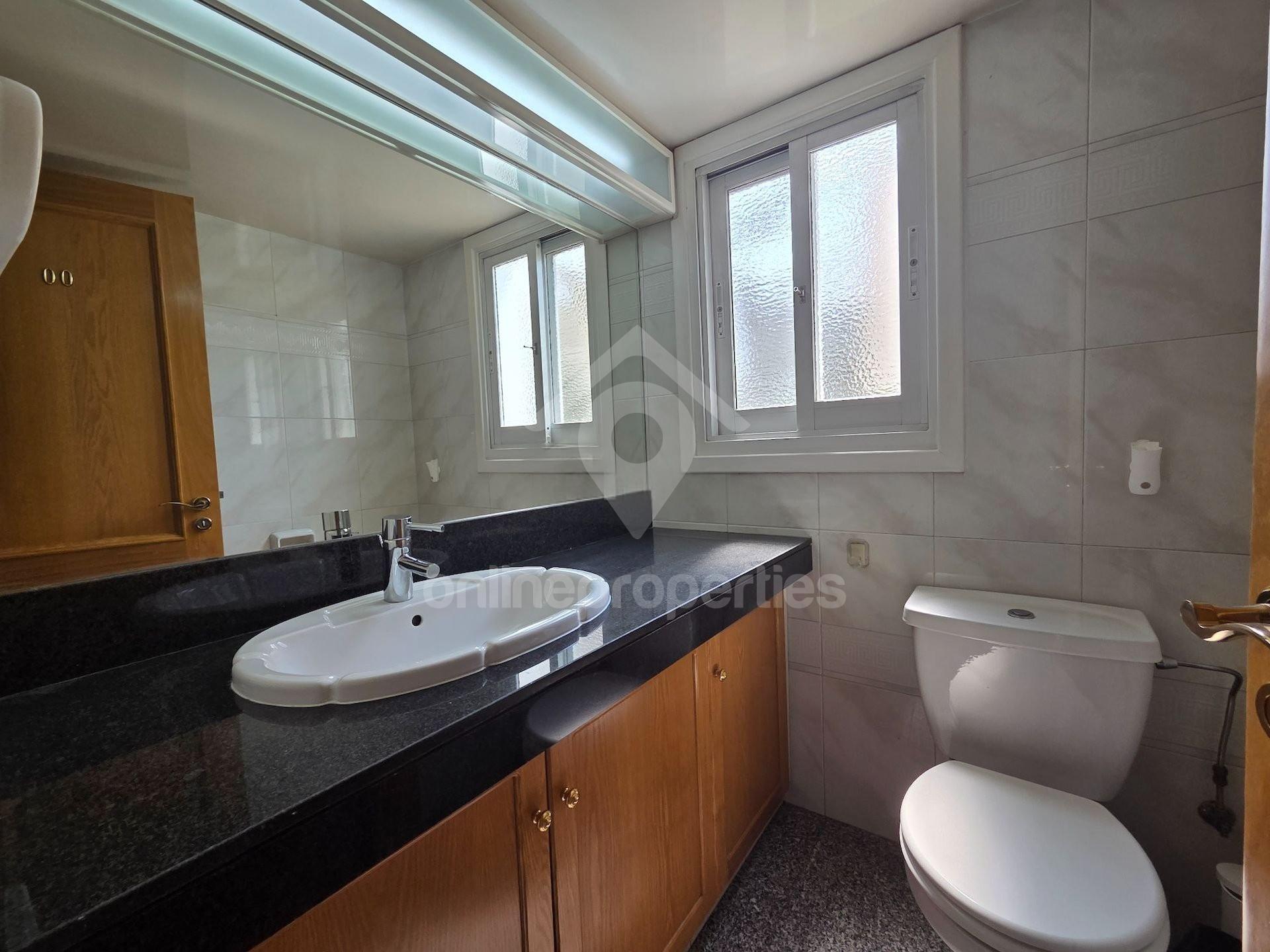 To change image, hover mouse over thumbnails below