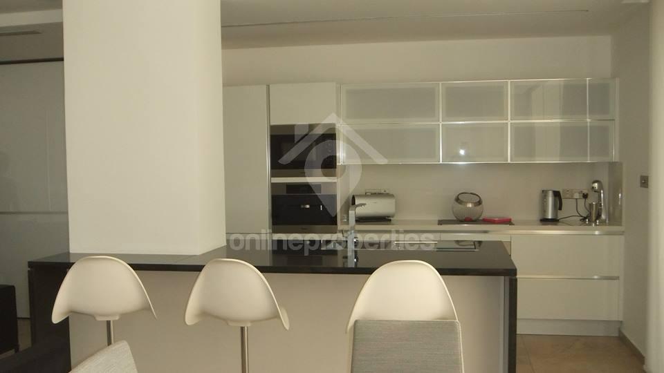 To change image, hover mouse over thumbnails below