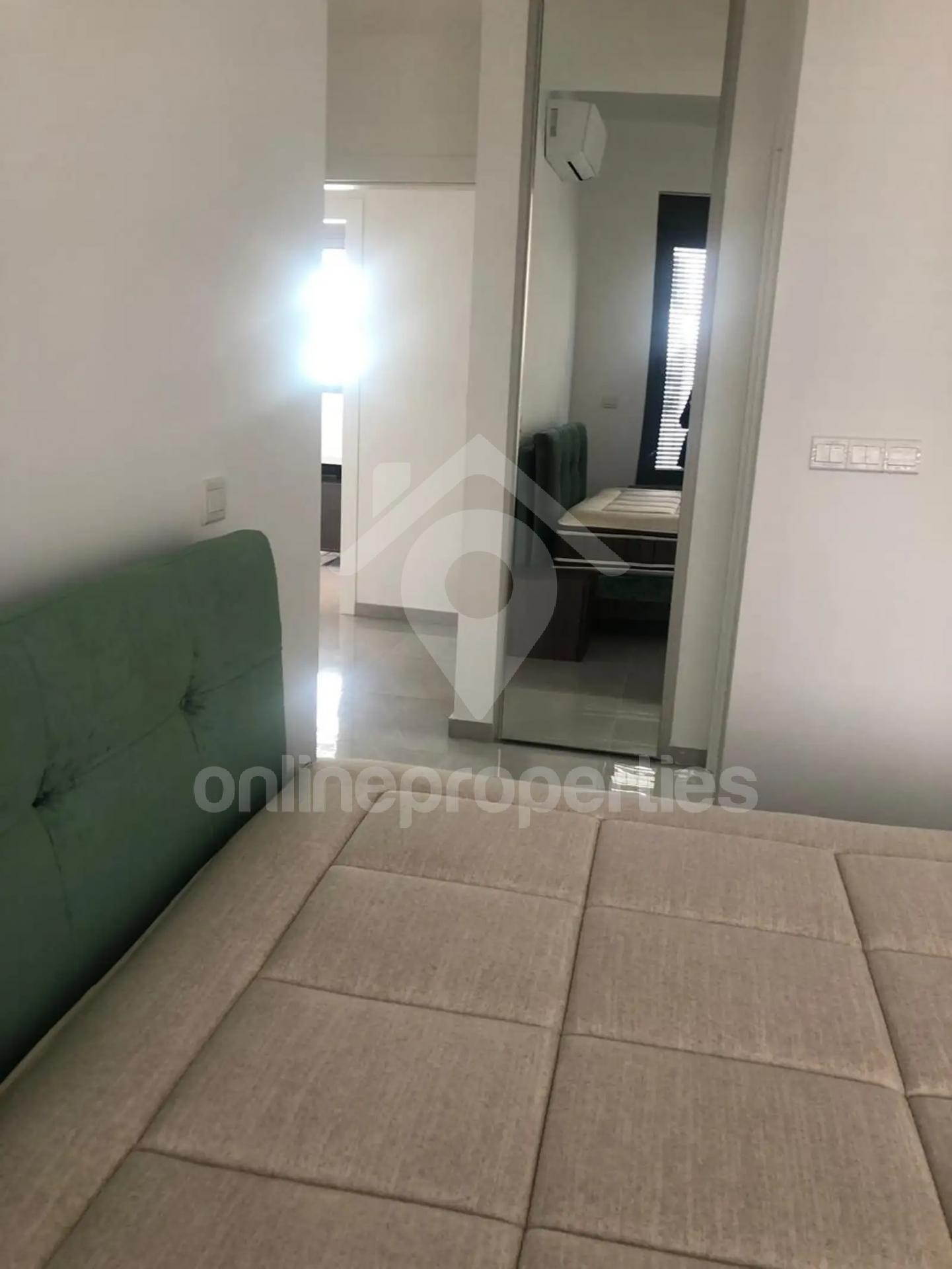 To change image, hover mouse over thumbnails below