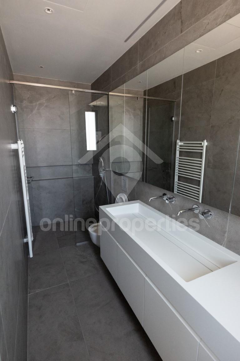 To change image, hover mouse over thumbnails below