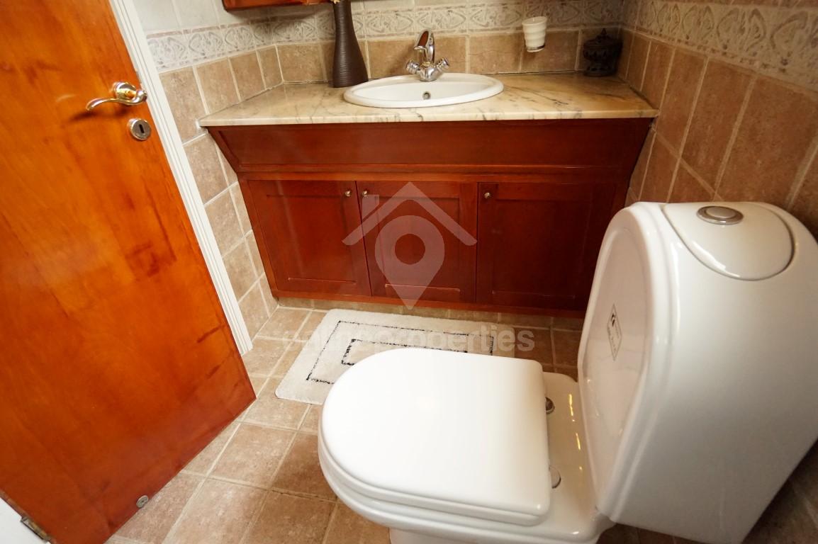 To change image, hover mouse over thumbnails below