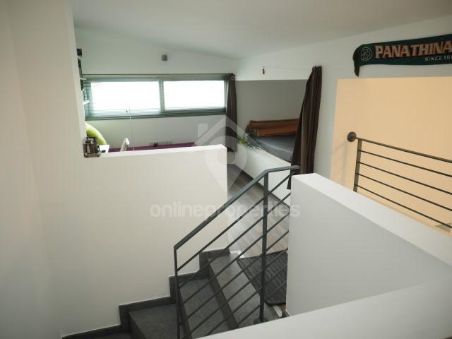 To change image, hover mouse over thumbnails below