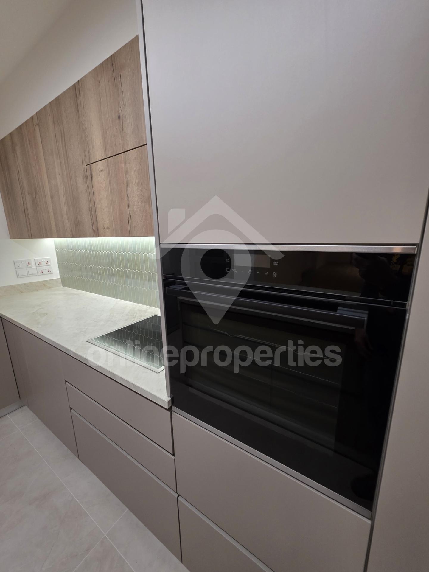 To change image, hover mouse over thumbnails below