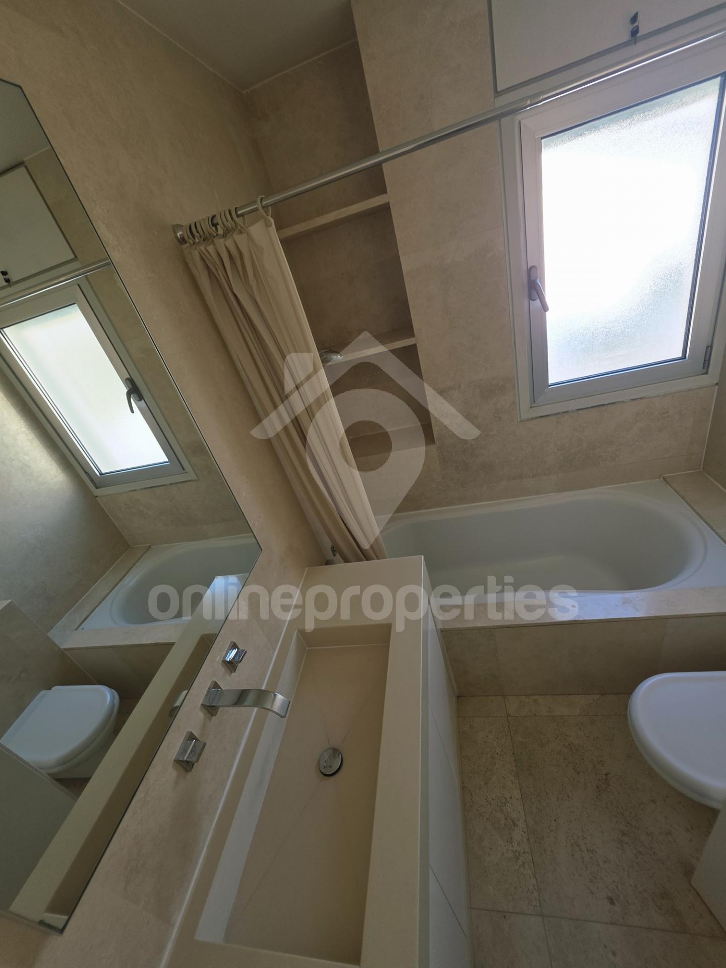 To change image, hover mouse over thumbnails below