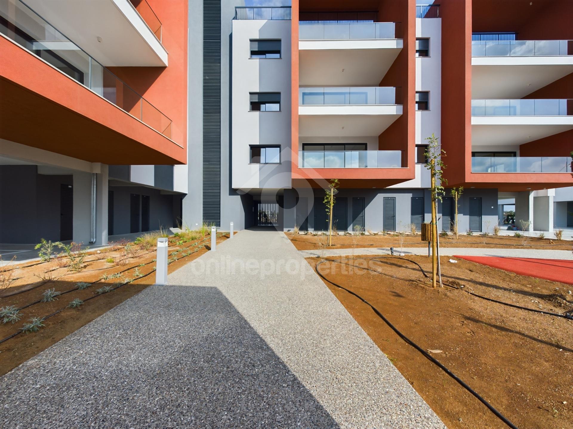 To change image, hover mouse over thumbnails below