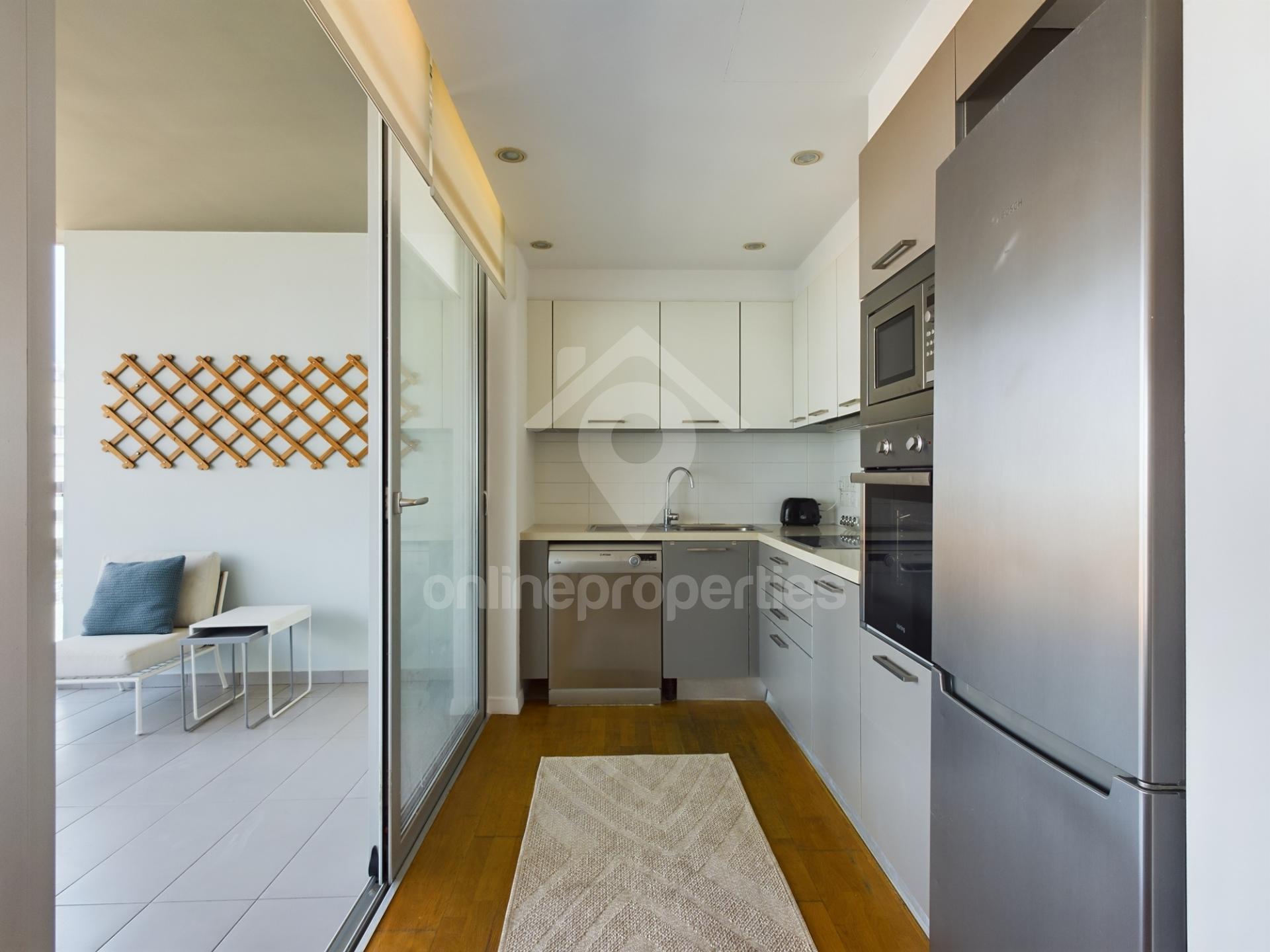 To change image, hover mouse over thumbnails below