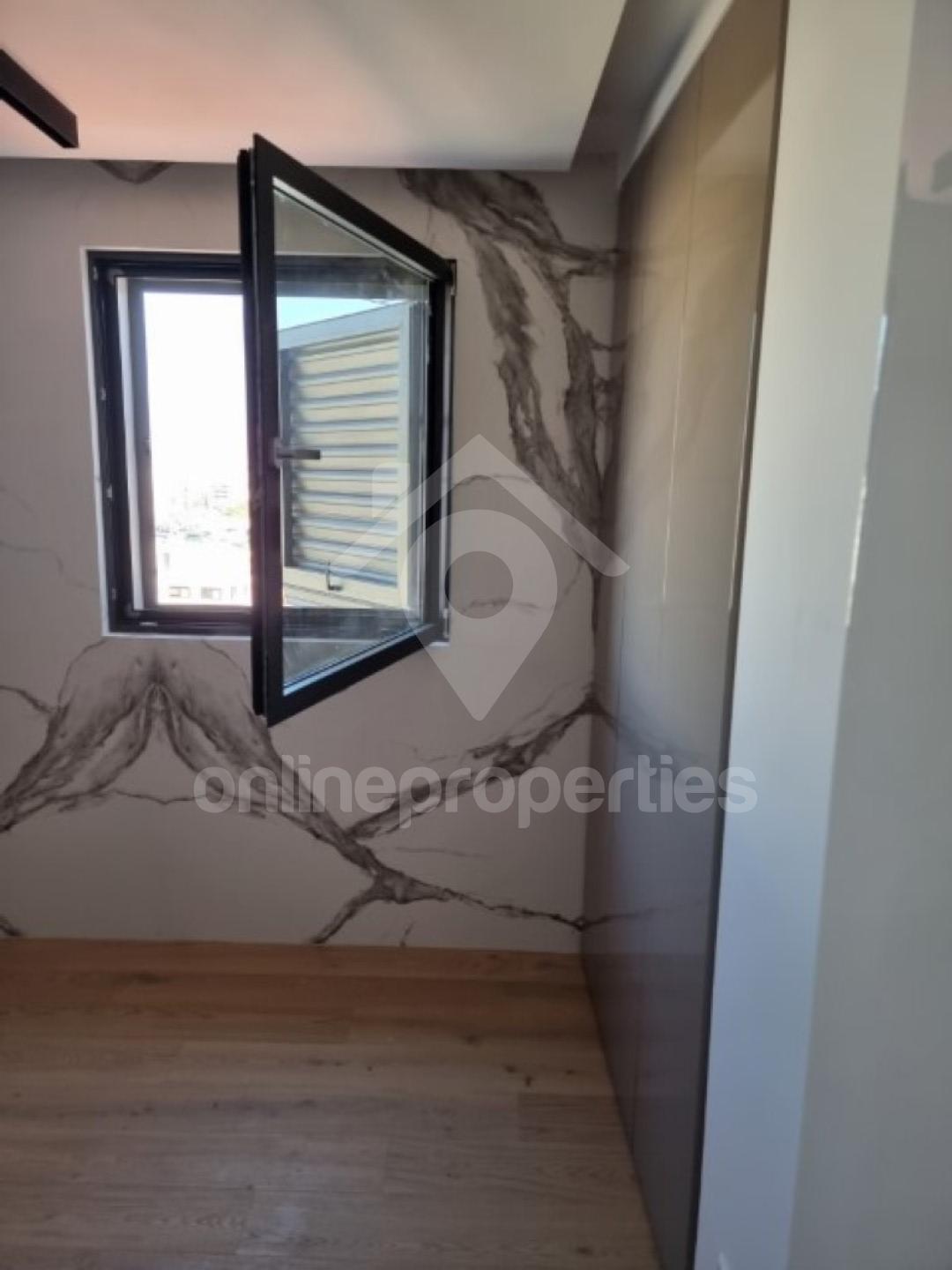 To change image, hover mouse over thumbnails below