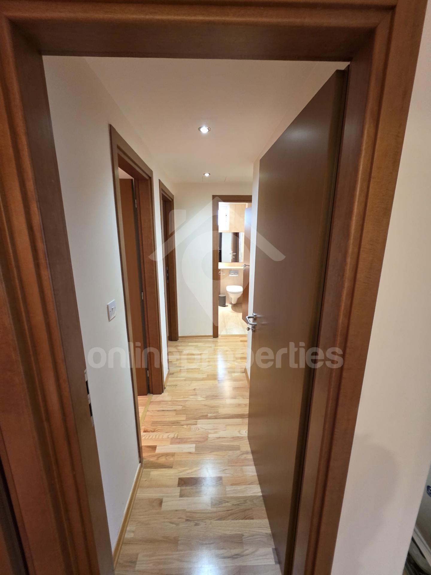 To change image, hover mouse over thumbnails below