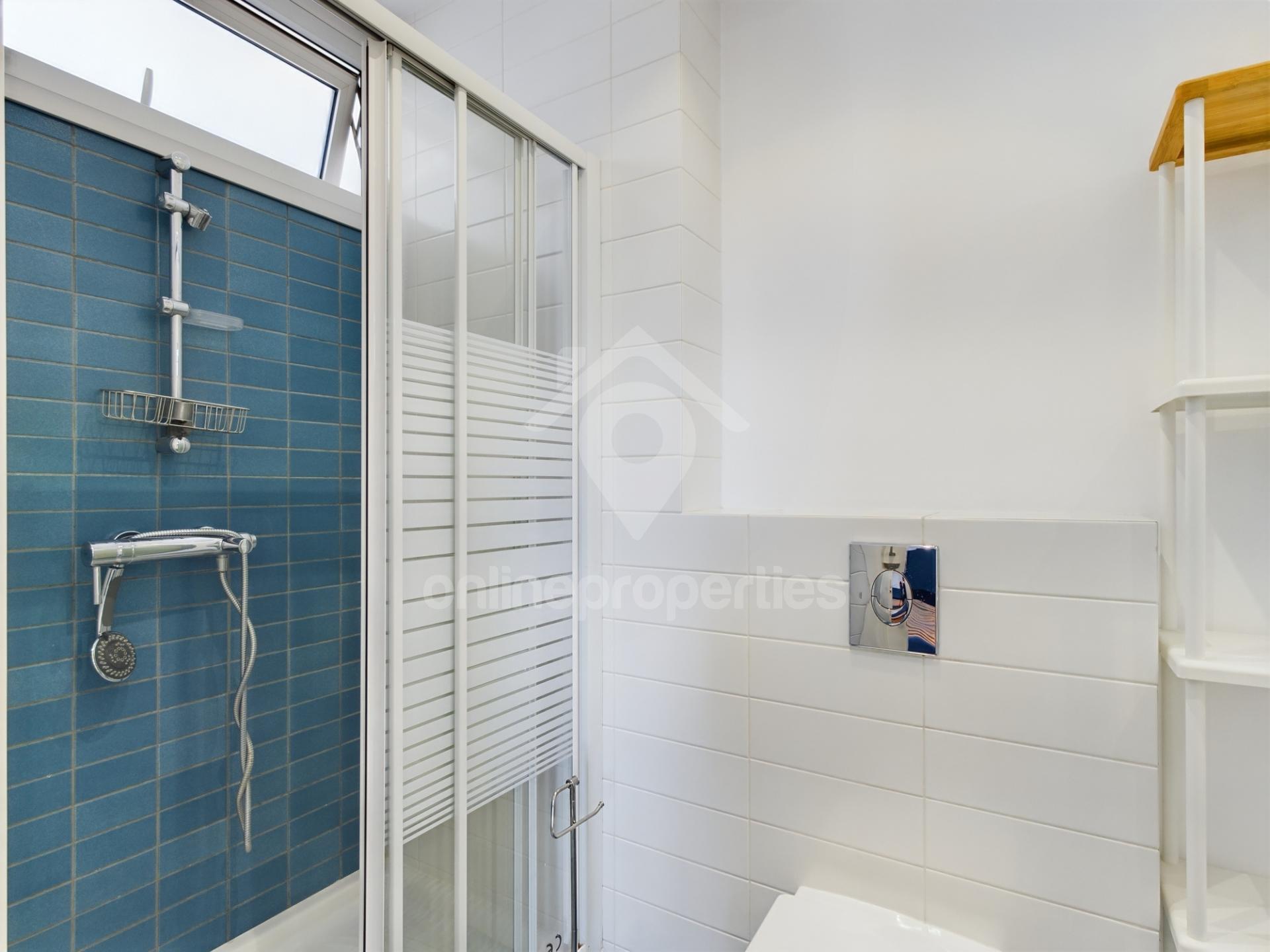 To change image, hover mouse over thumbnails below