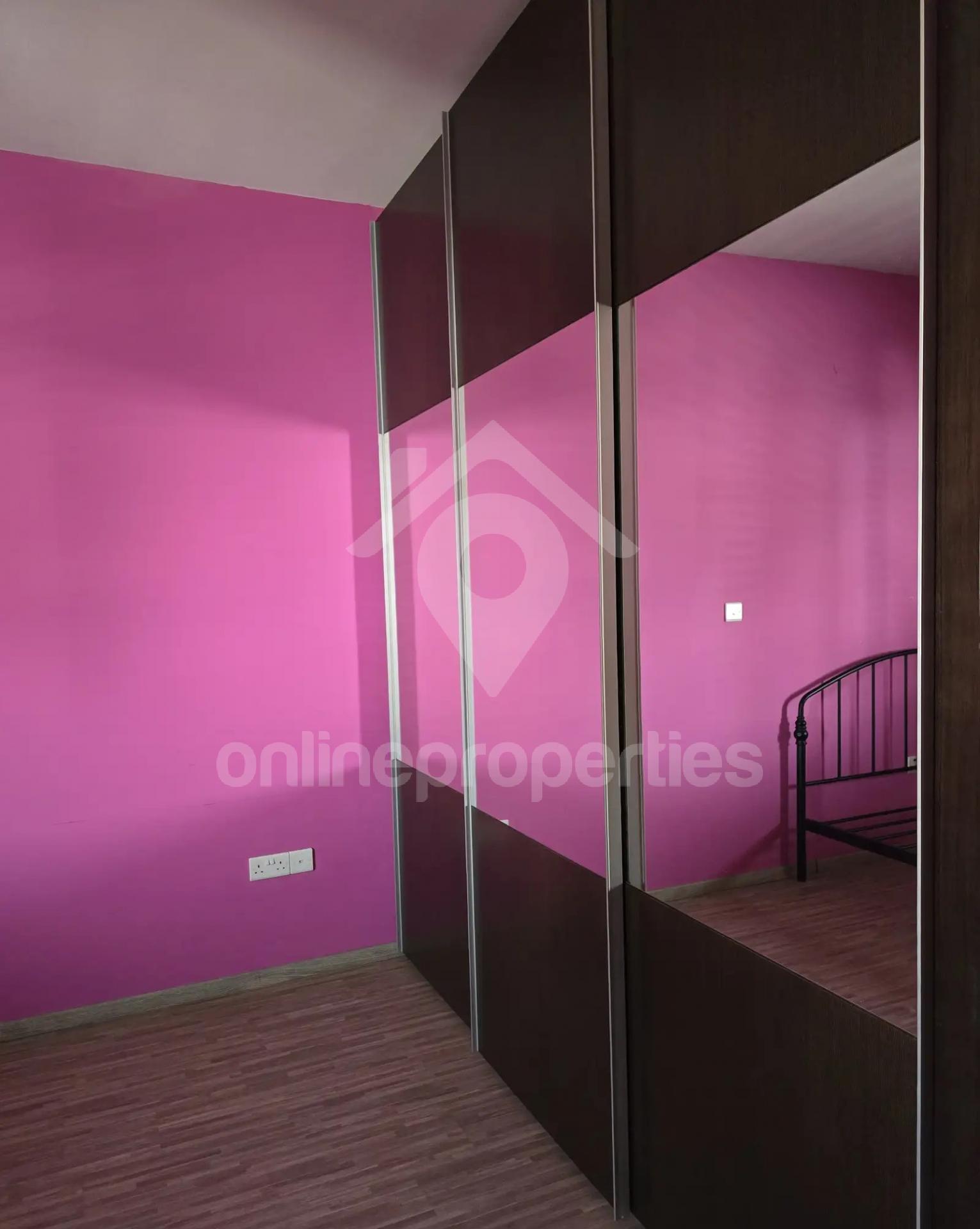 To change image, hover mouse over thumbnails below