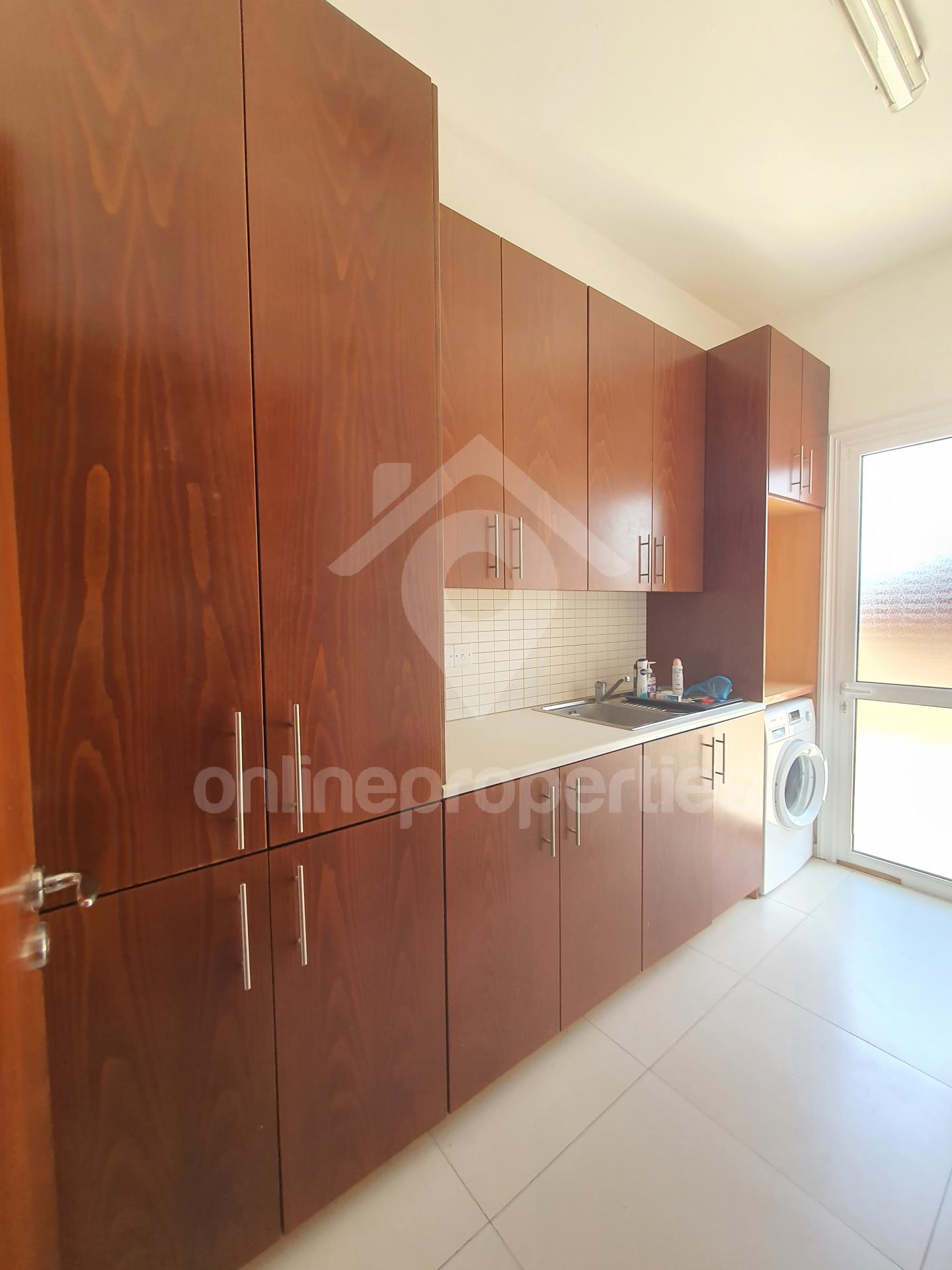 To change image, hover mouse over thumbnails below