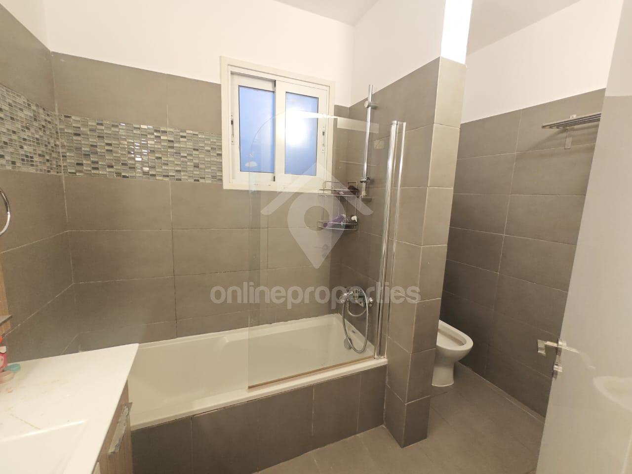 To change image, hover mouse over thumbnails below