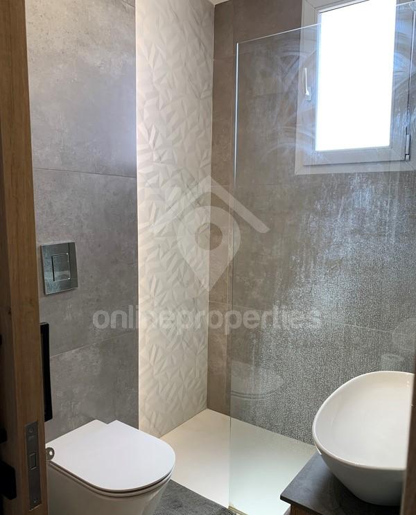 To change image, hover mouse over thumbnails below