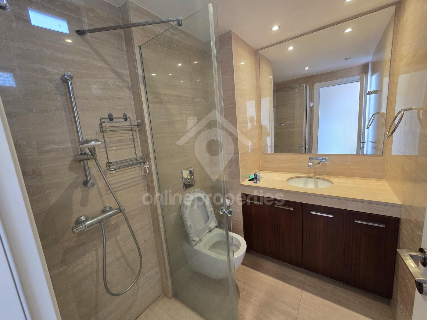 To change image, hover mouse over thumbnails below