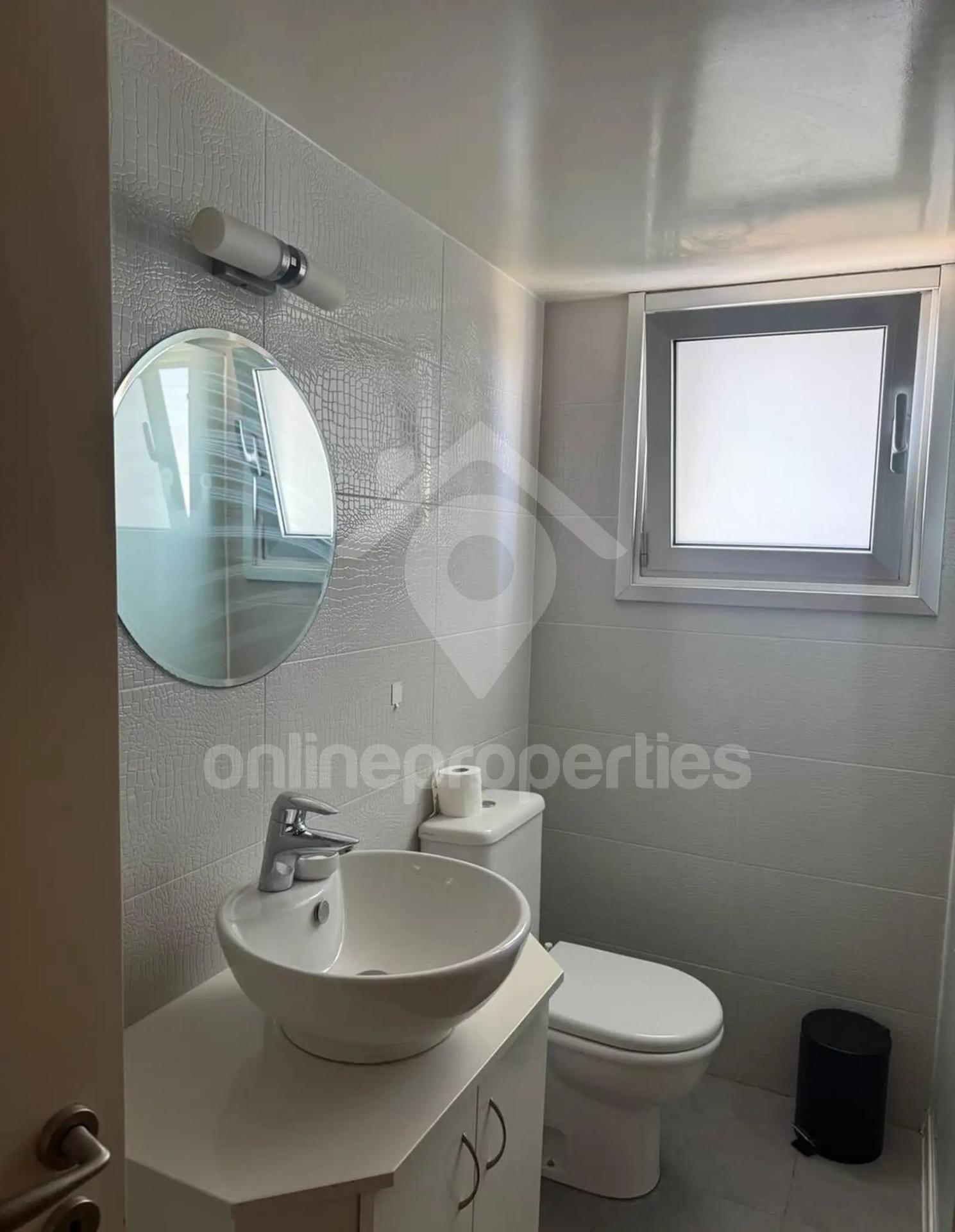 To change image, hover mouse over thumbnails below