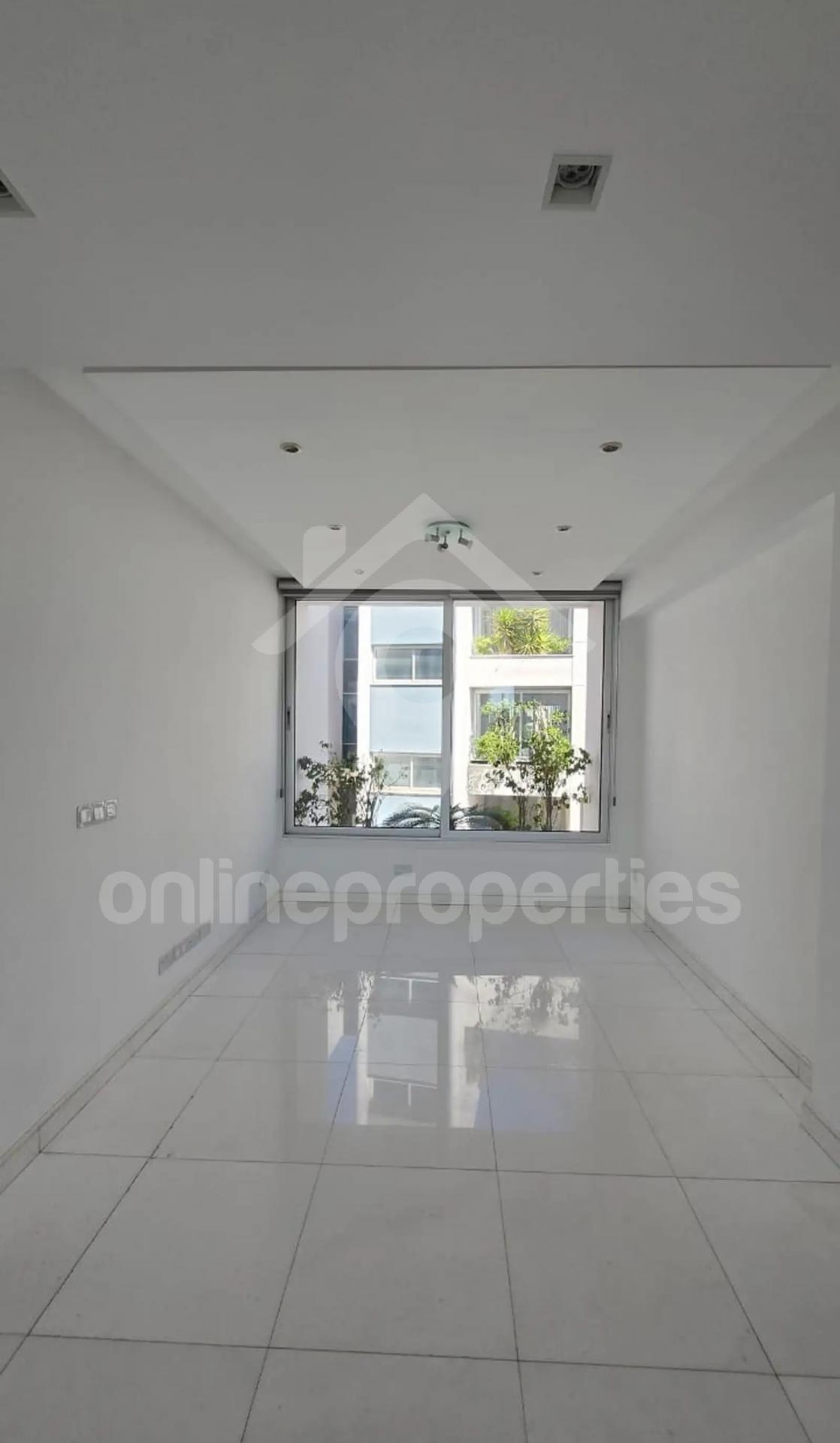 To change image, hover mouse over thumbnails below