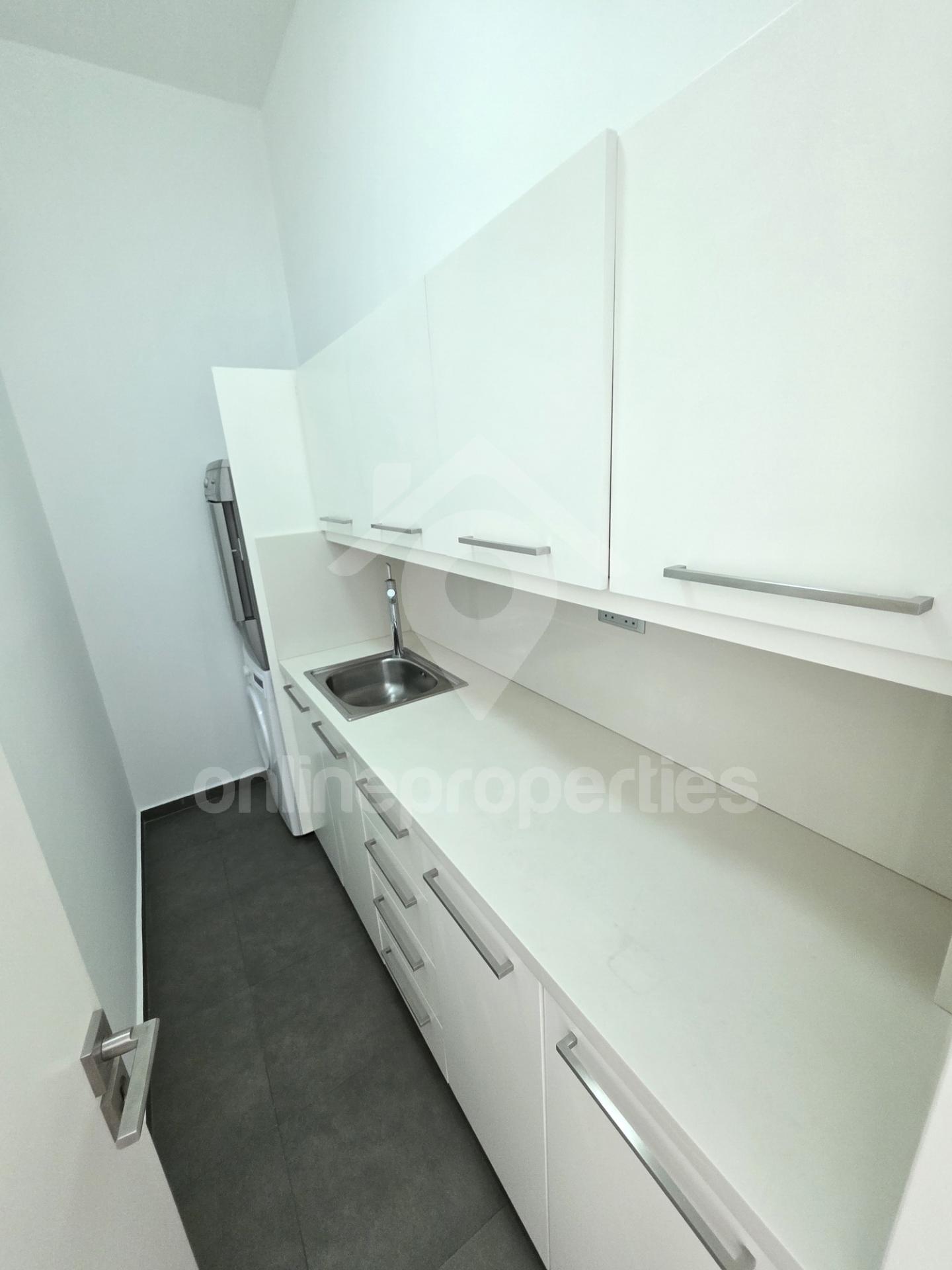 To change image, hover mouse over thumbnails below