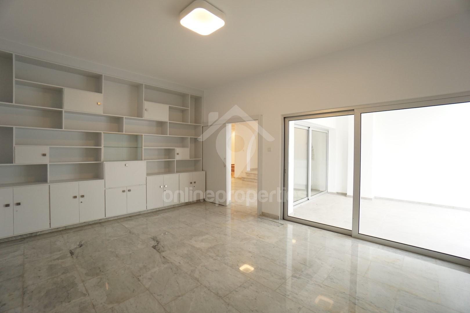 To change image, hover mouse over thumbnails below