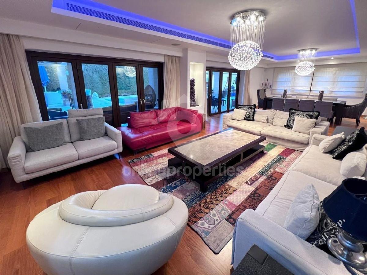 To change image, hover mouse over thumbnails below