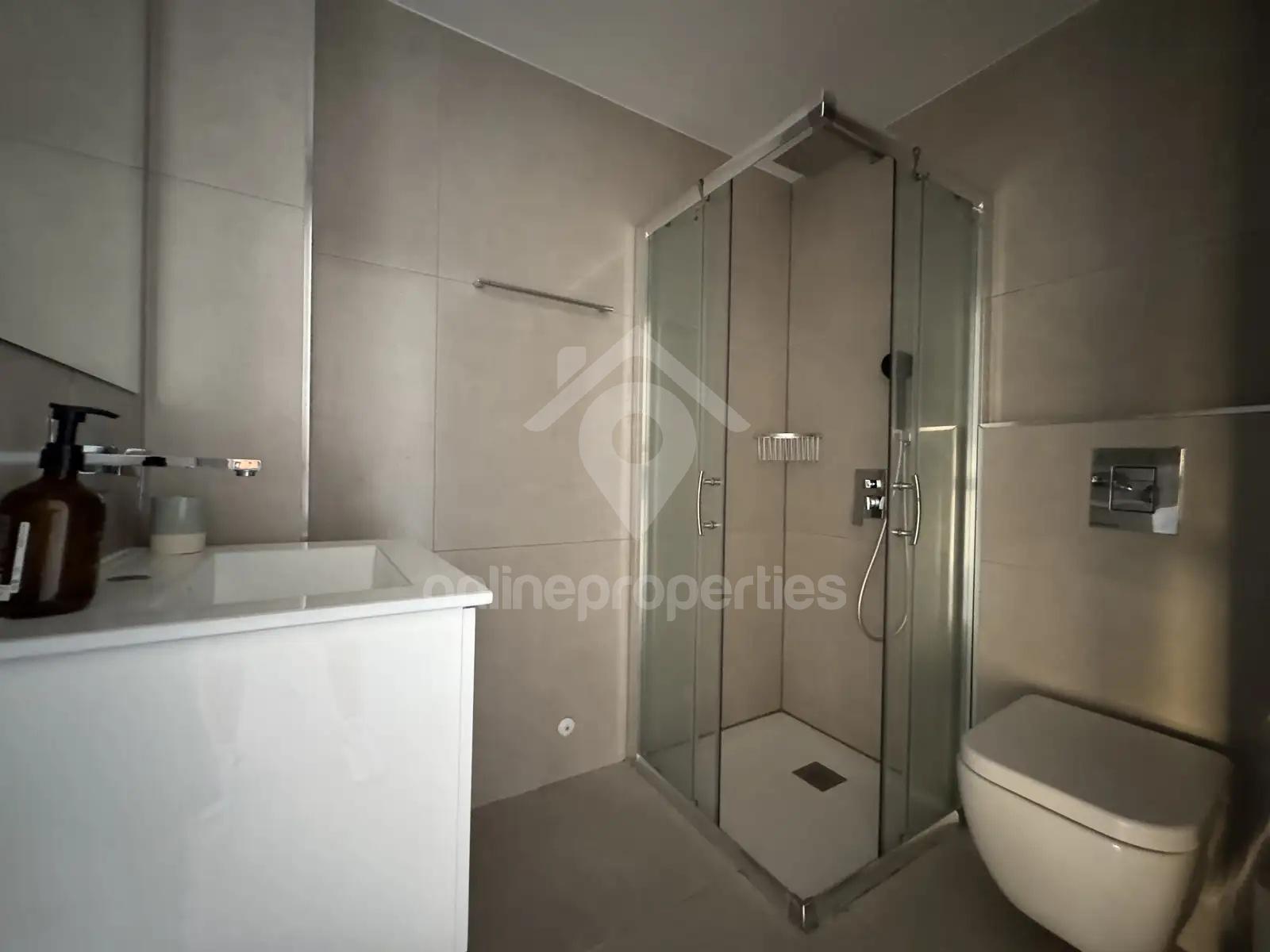 To change image, hover mouse over thumbnails below