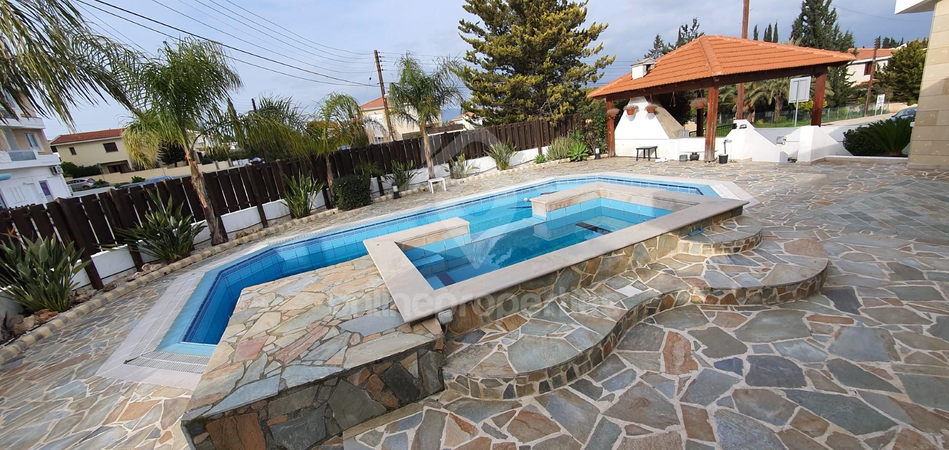 To change image, hover mouse over thumbnails below