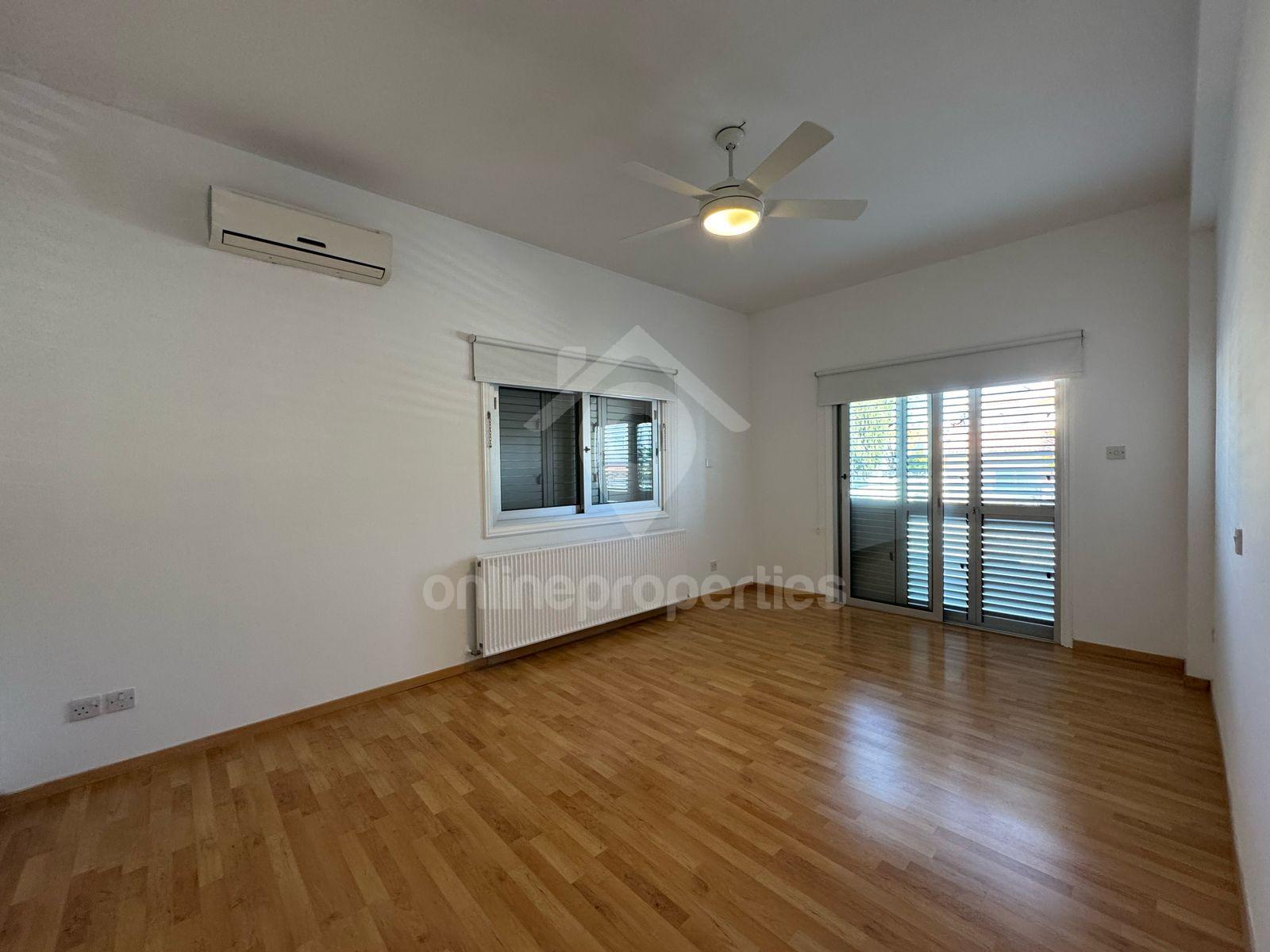 To change image, hover mouse over thumbnails below