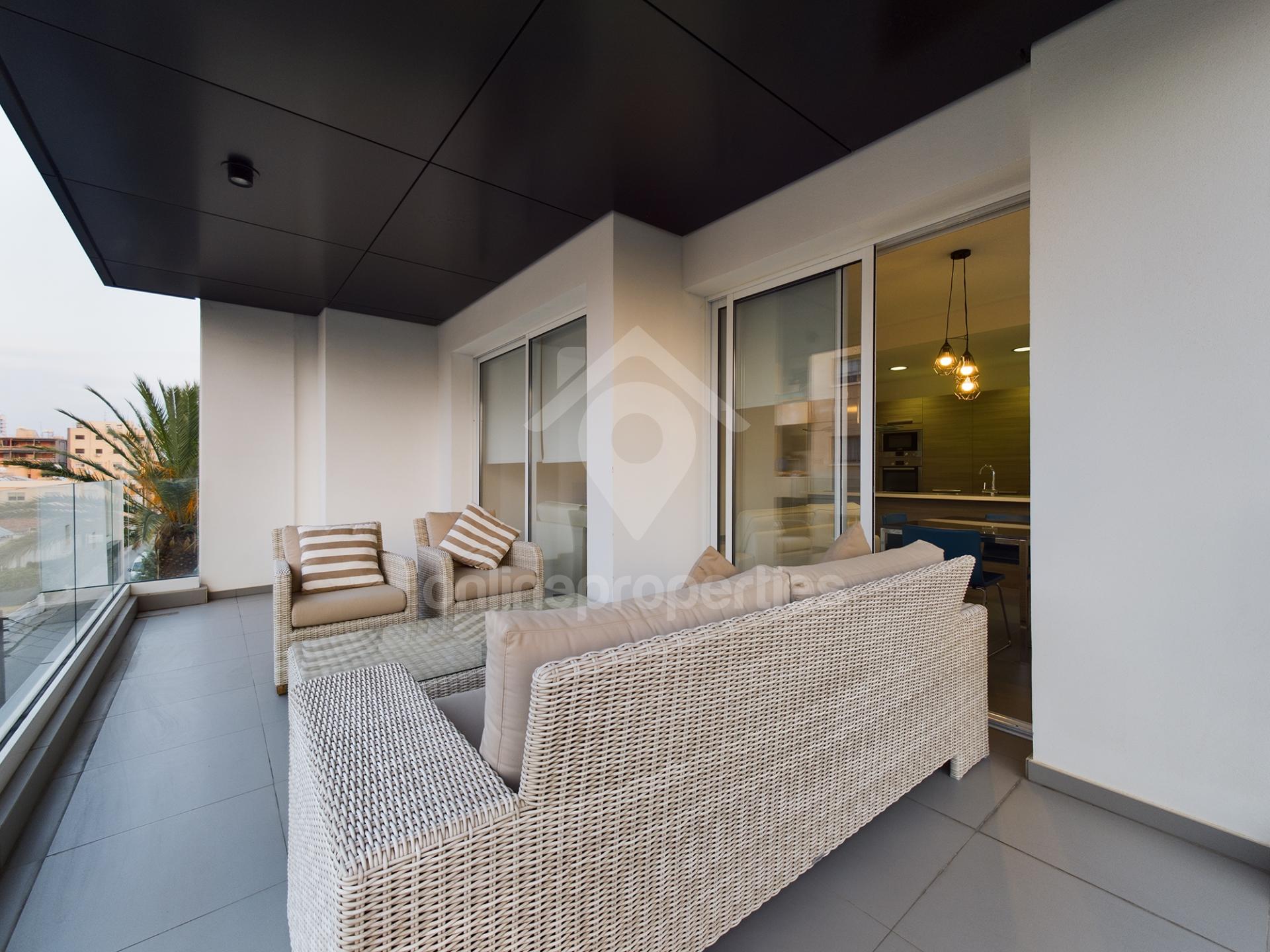 To change image, hover mouse over thumbnails below