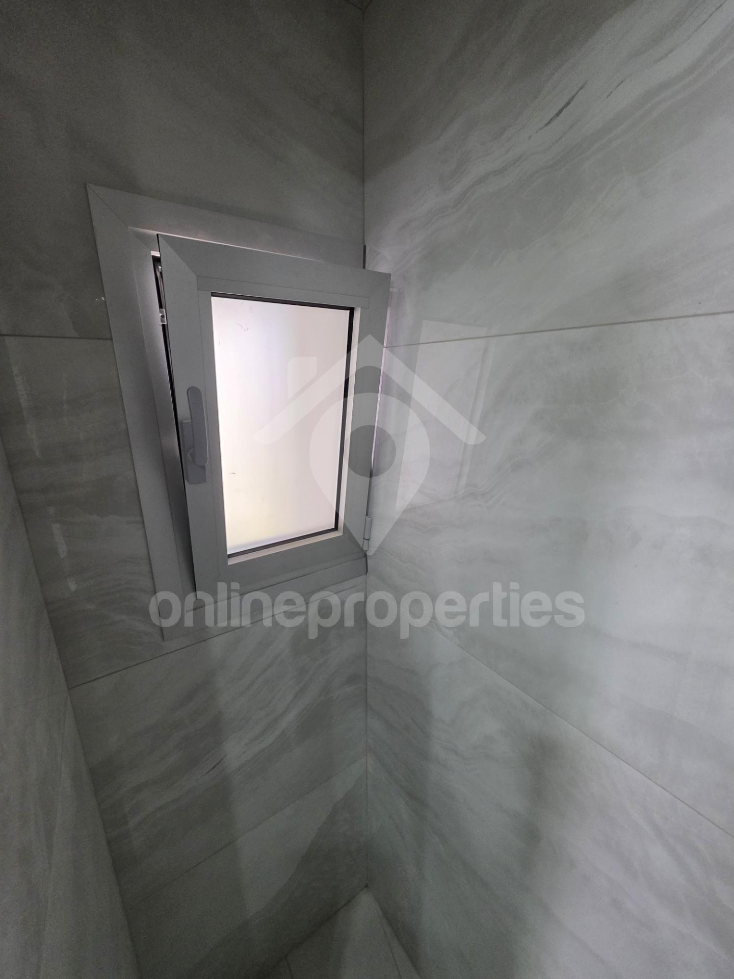 To change image, hover mouse over thumbnails below