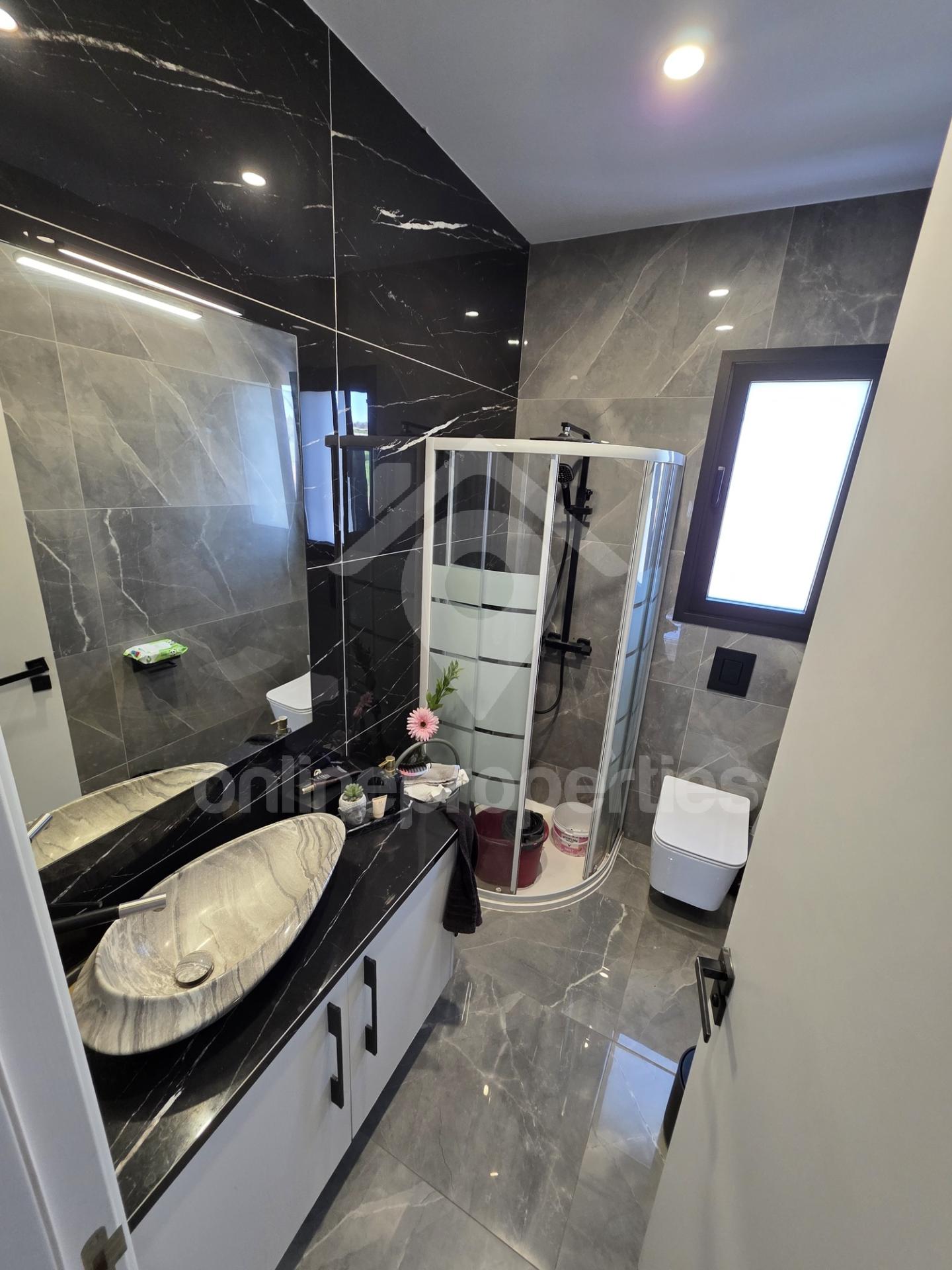 To change image, hover mouse over thumbnails below