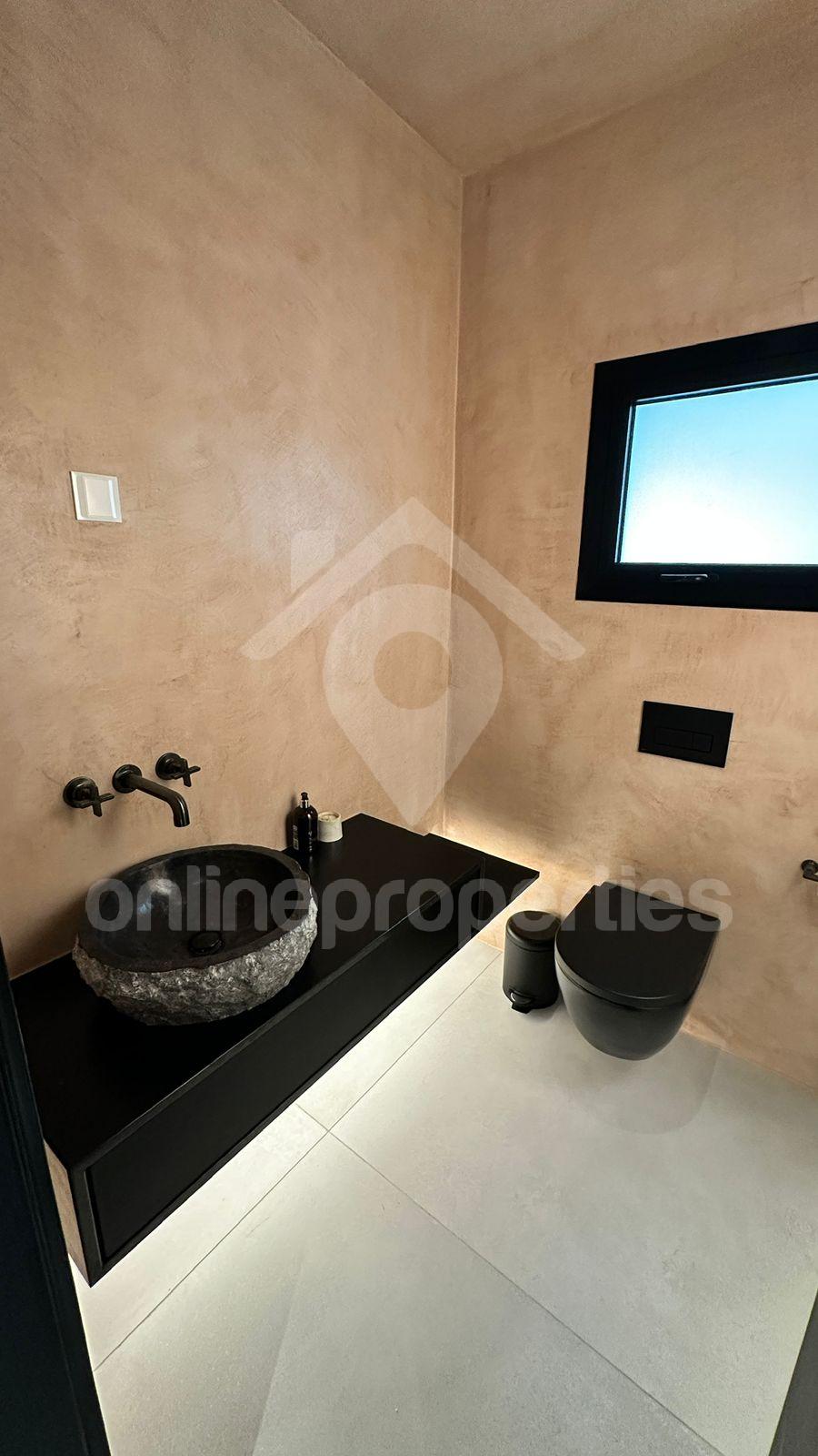 To change image, hover mouse over thumbnails below