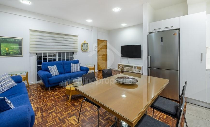 To change image, hover mouse over thumbnails below