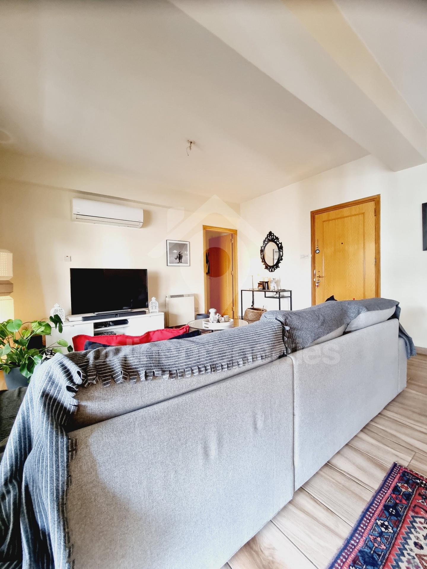 To change image, hover mouse over thumbnails below