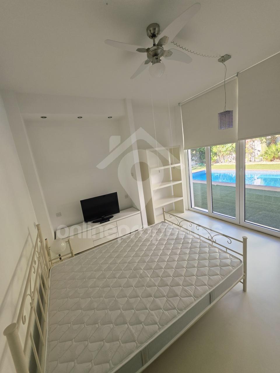 To change image, hover mouse over thumbnails below