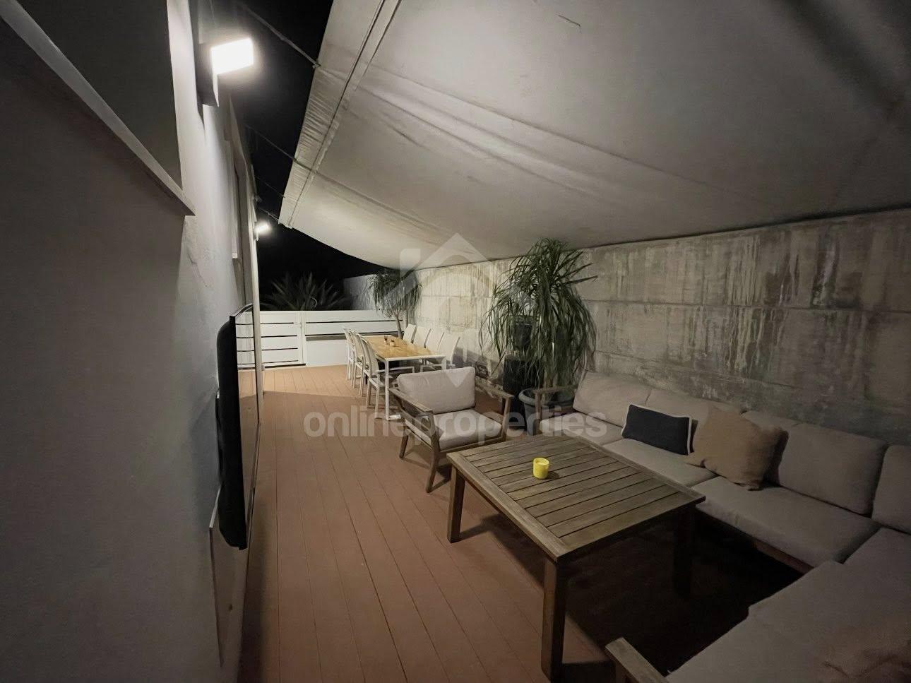 To change image, hover mouse over thumbnails below