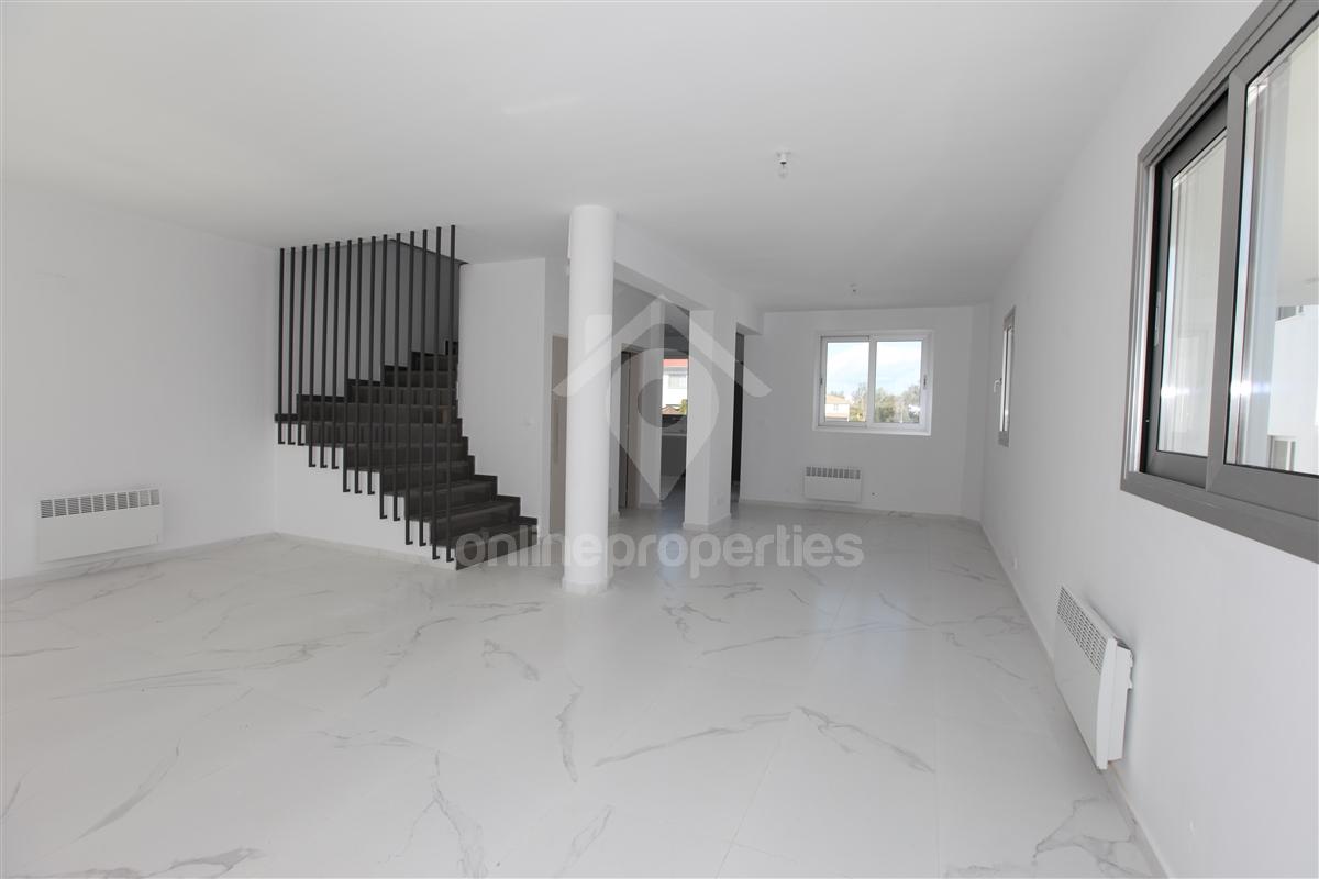 Affordable luxury! Contemporary House waiting for you, last chance