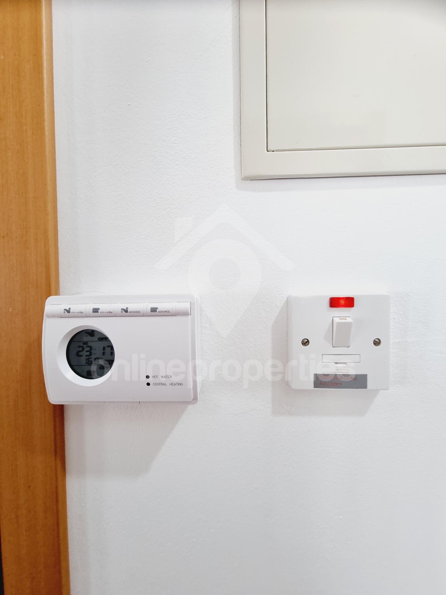 To change image, hover mouse over thumbnails below